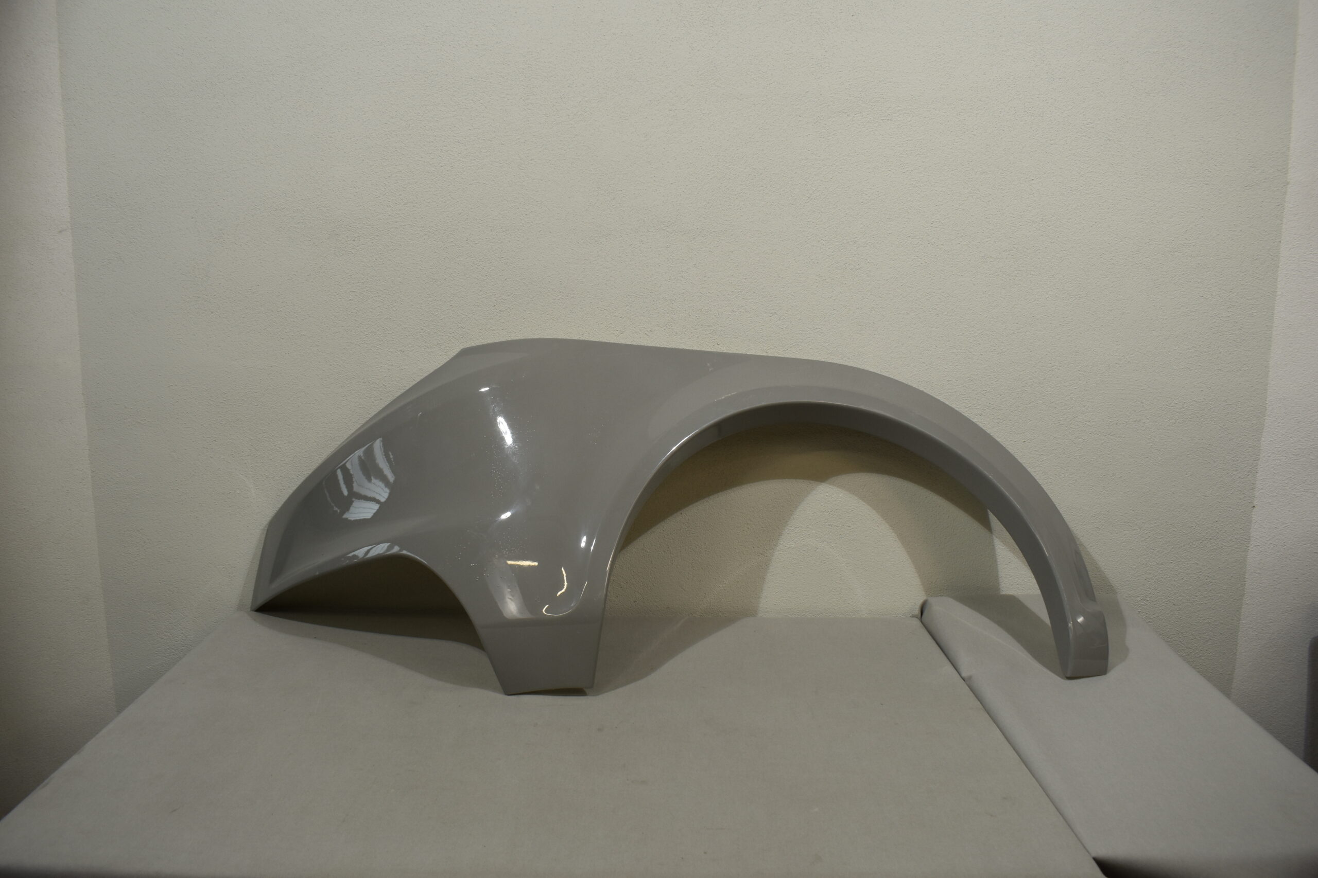 Niesmann und Bischoff i Smove 2021-2024 Radlaufblende Fahrerseite; hell grau