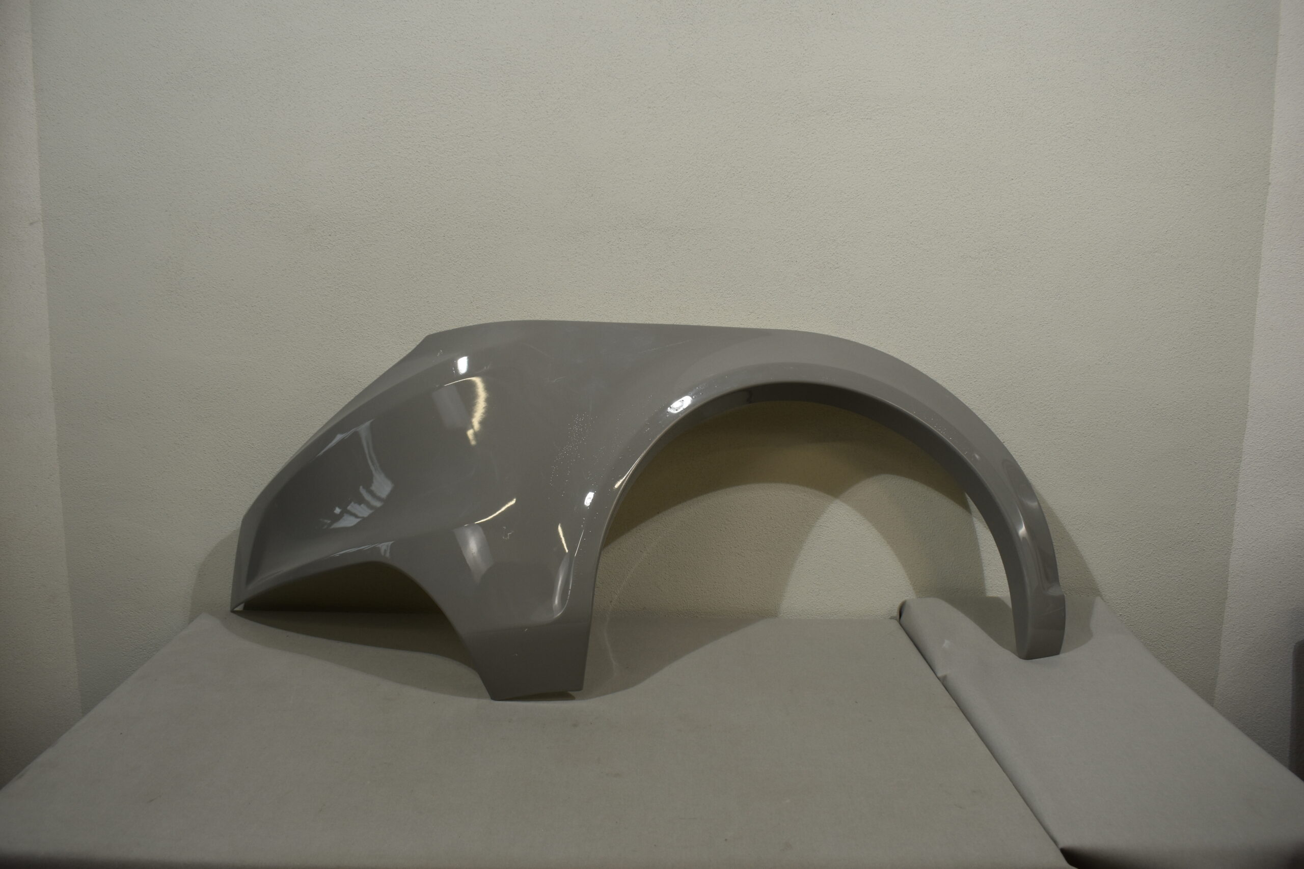 Niesmann und Bischoff i Smove 2021-2024 Radlaufblende Fahrerseite; hell grau