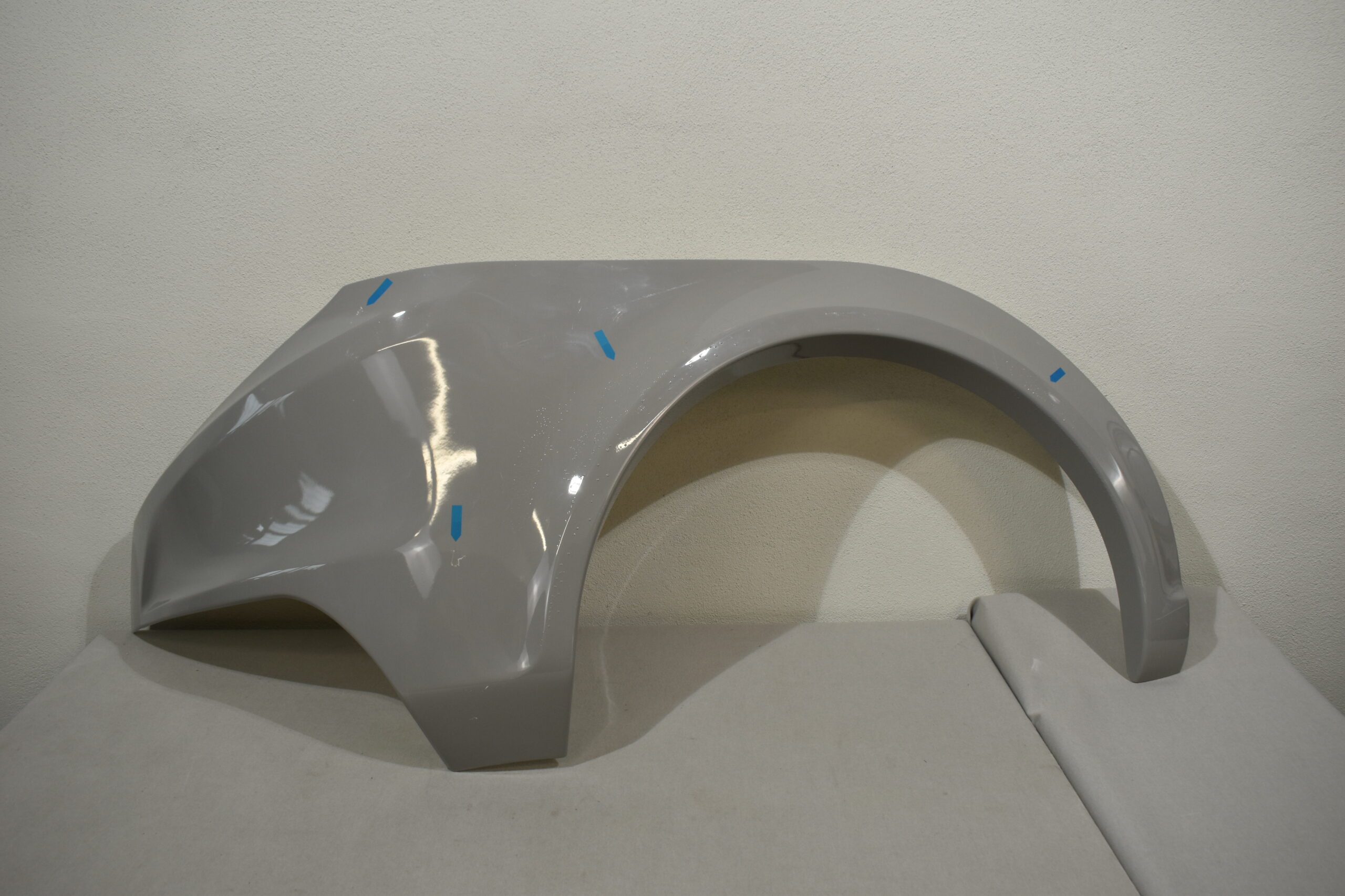 Niesmann und Bischoff i Smove 2021-2024 Radlaufblende Fahrerseite; hell grau