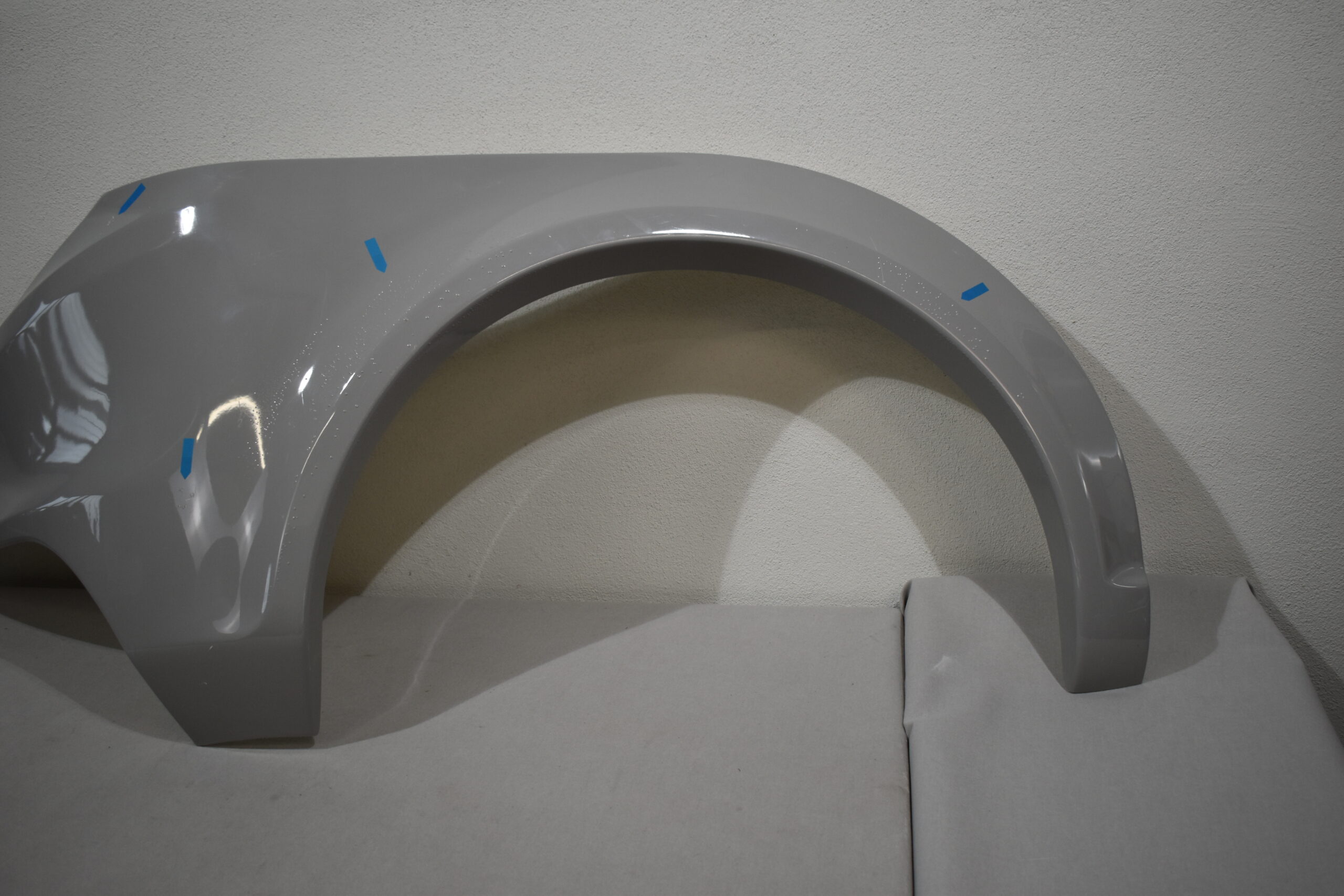 Niesmann und Bischoff i Smove 2021-2024 Radlaufblende Fahrerseite; hell grau