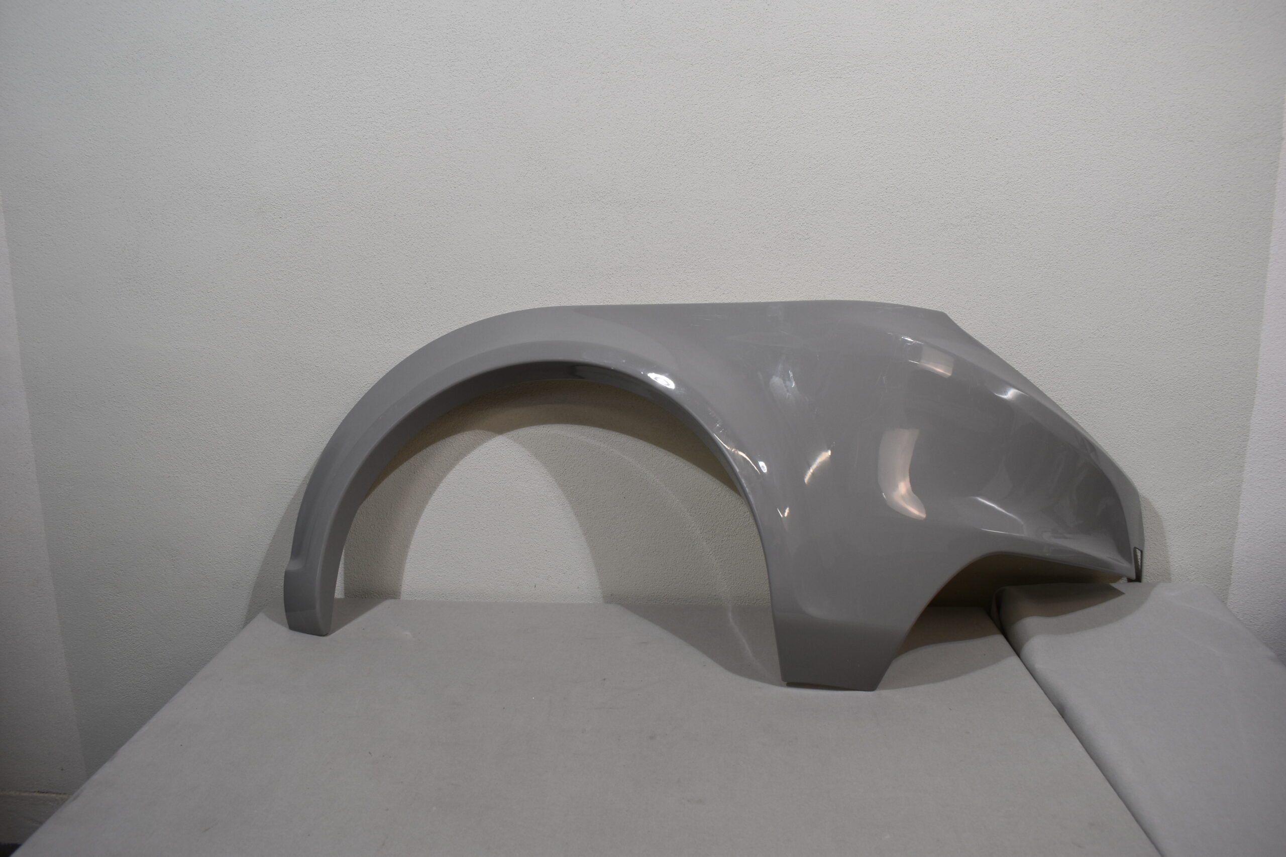 Niesmann und Bischoff i Smove 2021-2024 Radlaufblende Beifahrerseite; hell grau