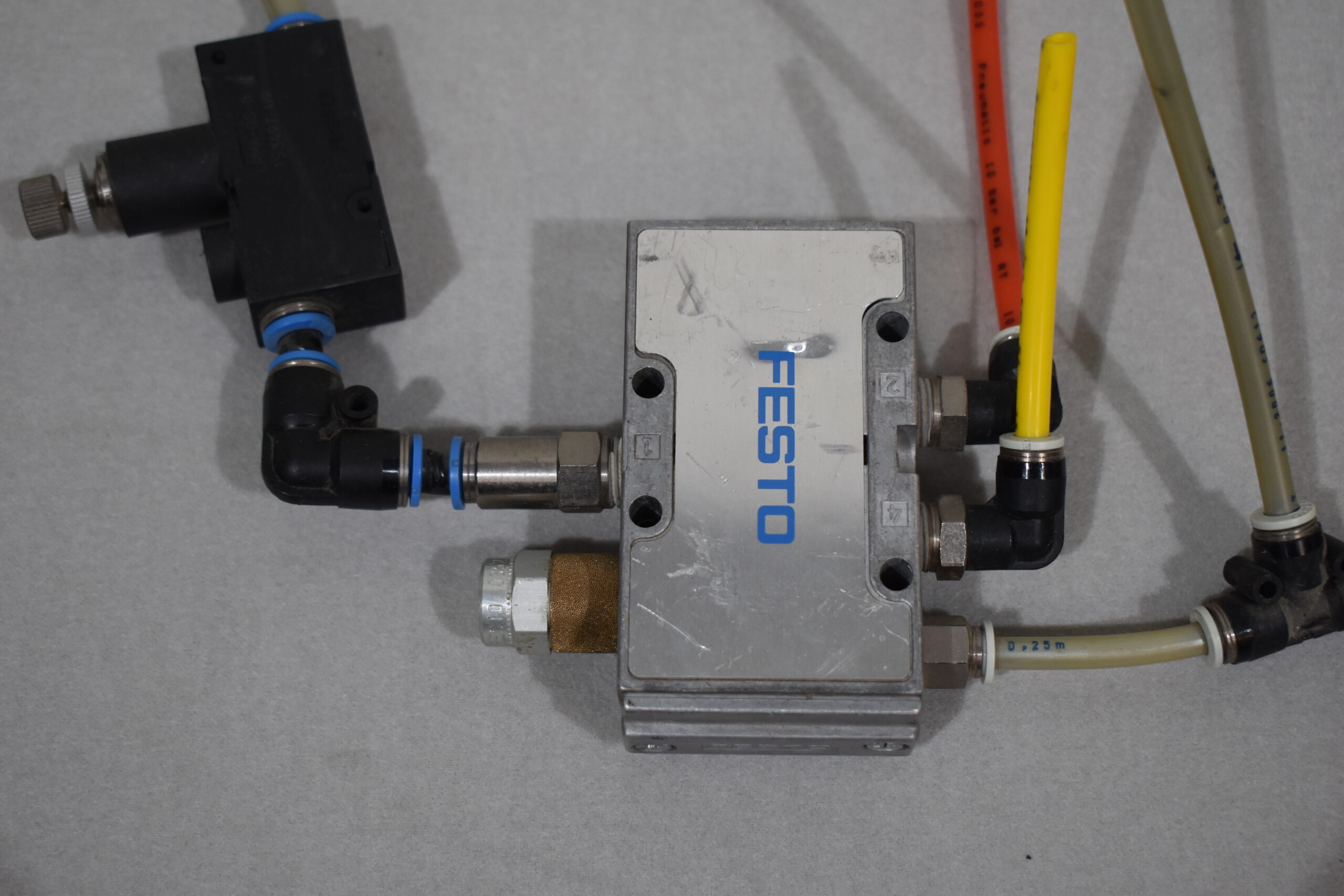 Festo Wartungseinheit Midi mit Verteilerblock
