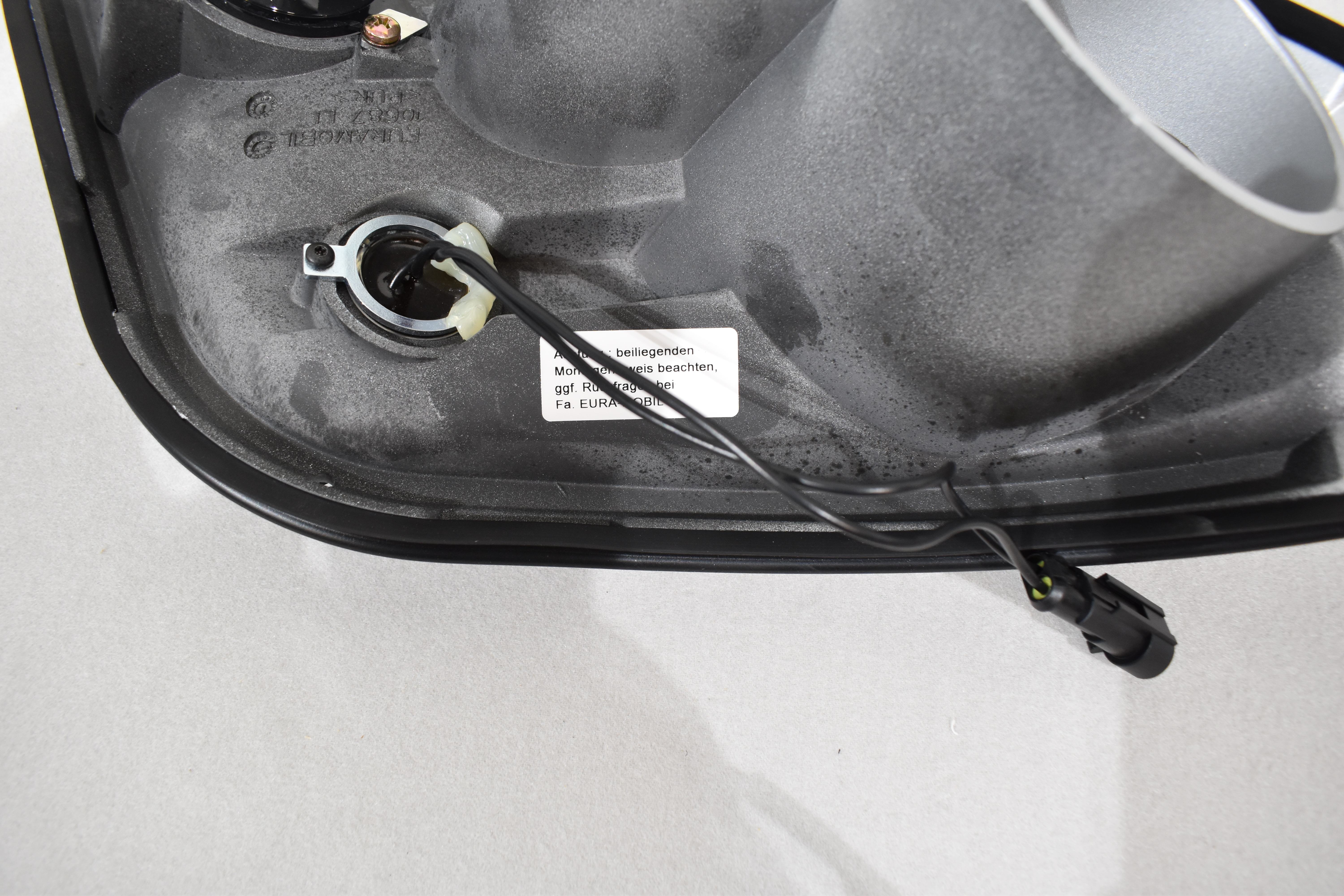 Leuchtenträger Blende links; inkl. Positionsleuchte u. Blinker