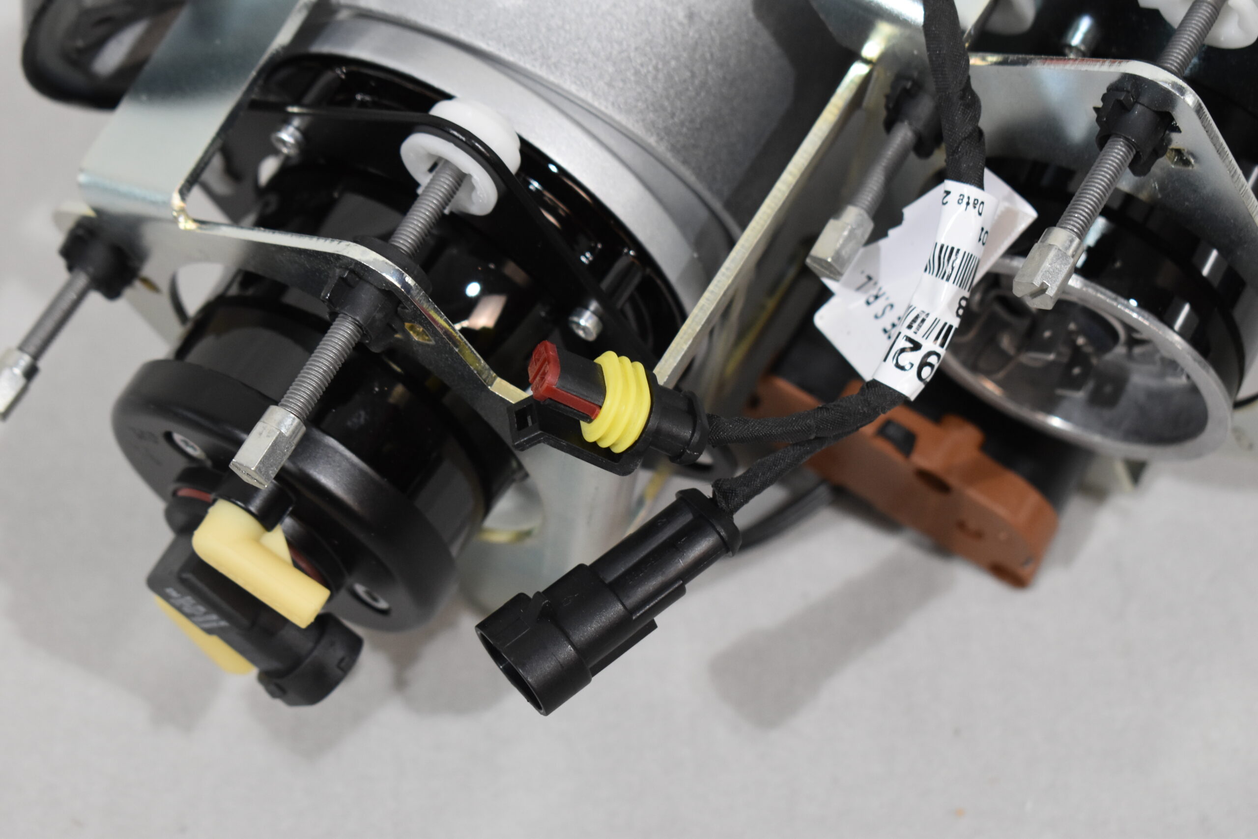 Leuchtenträger einteilig links IM1