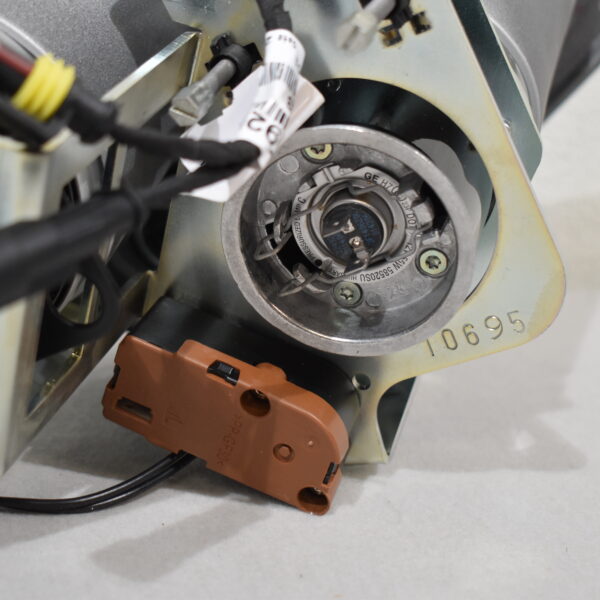 Leuchtenträger einteilig links IM1