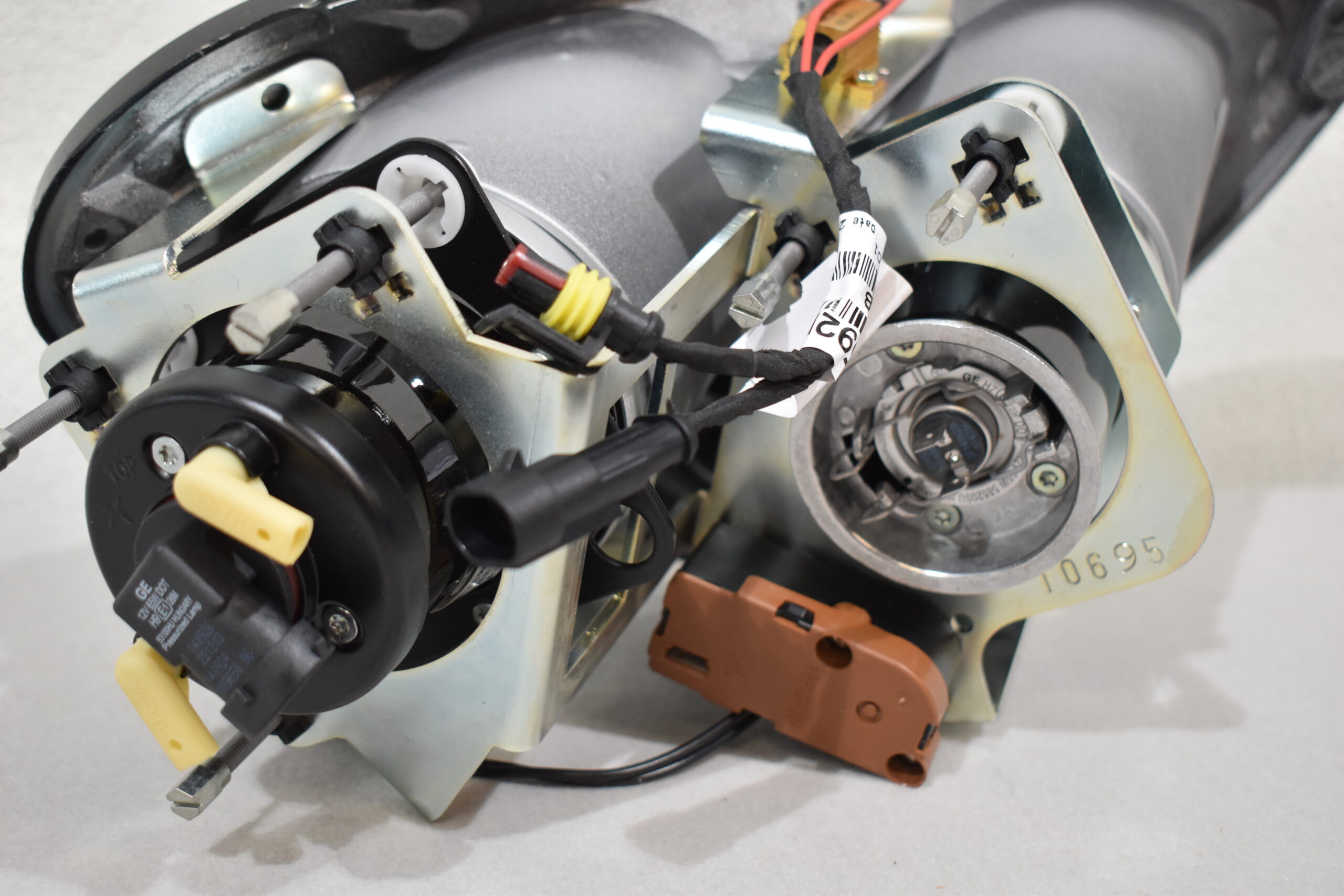 Leuchtenträger einteilig links IM1