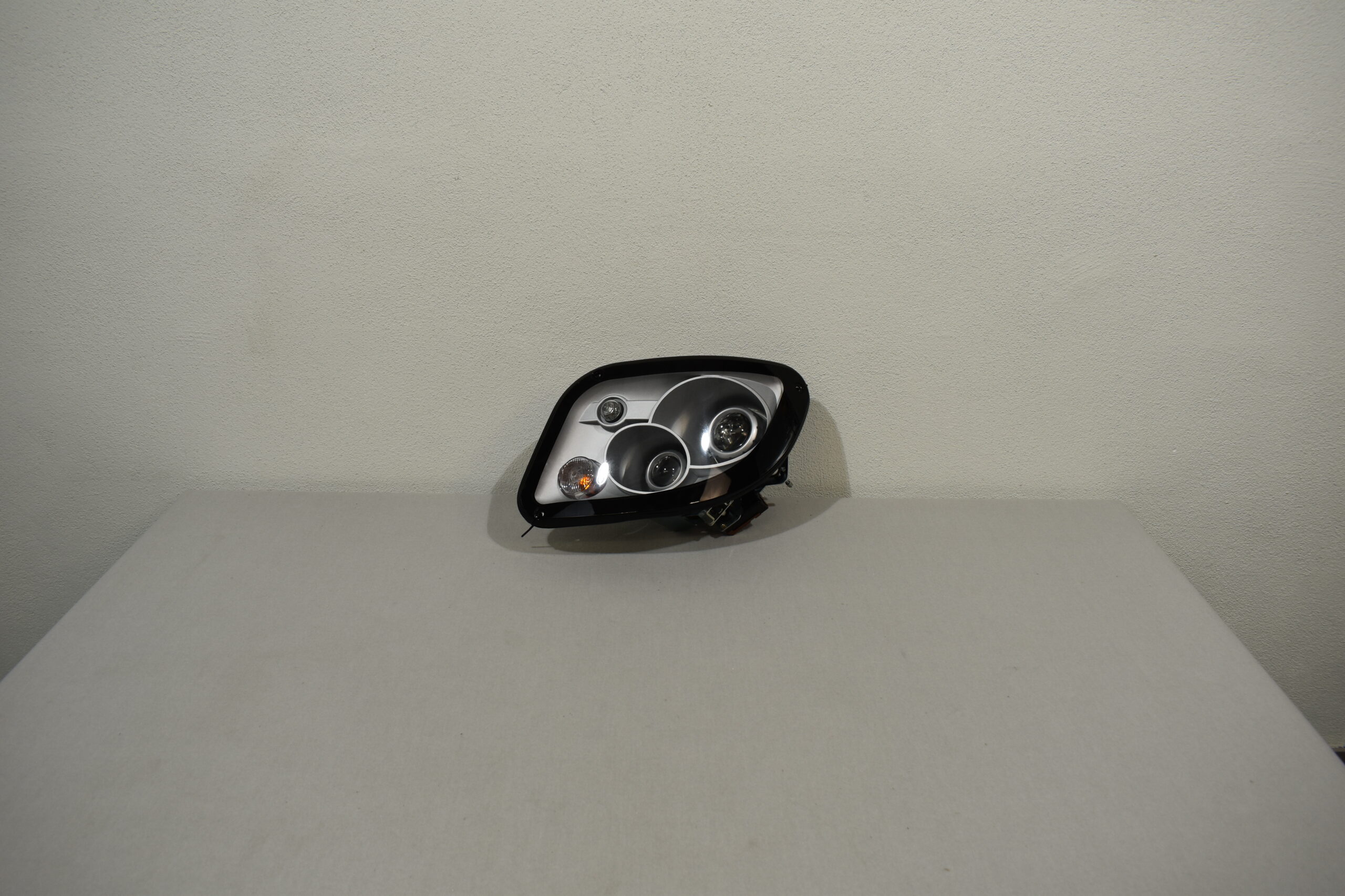 Leuchtenträger einteilig links IN3 MJ2