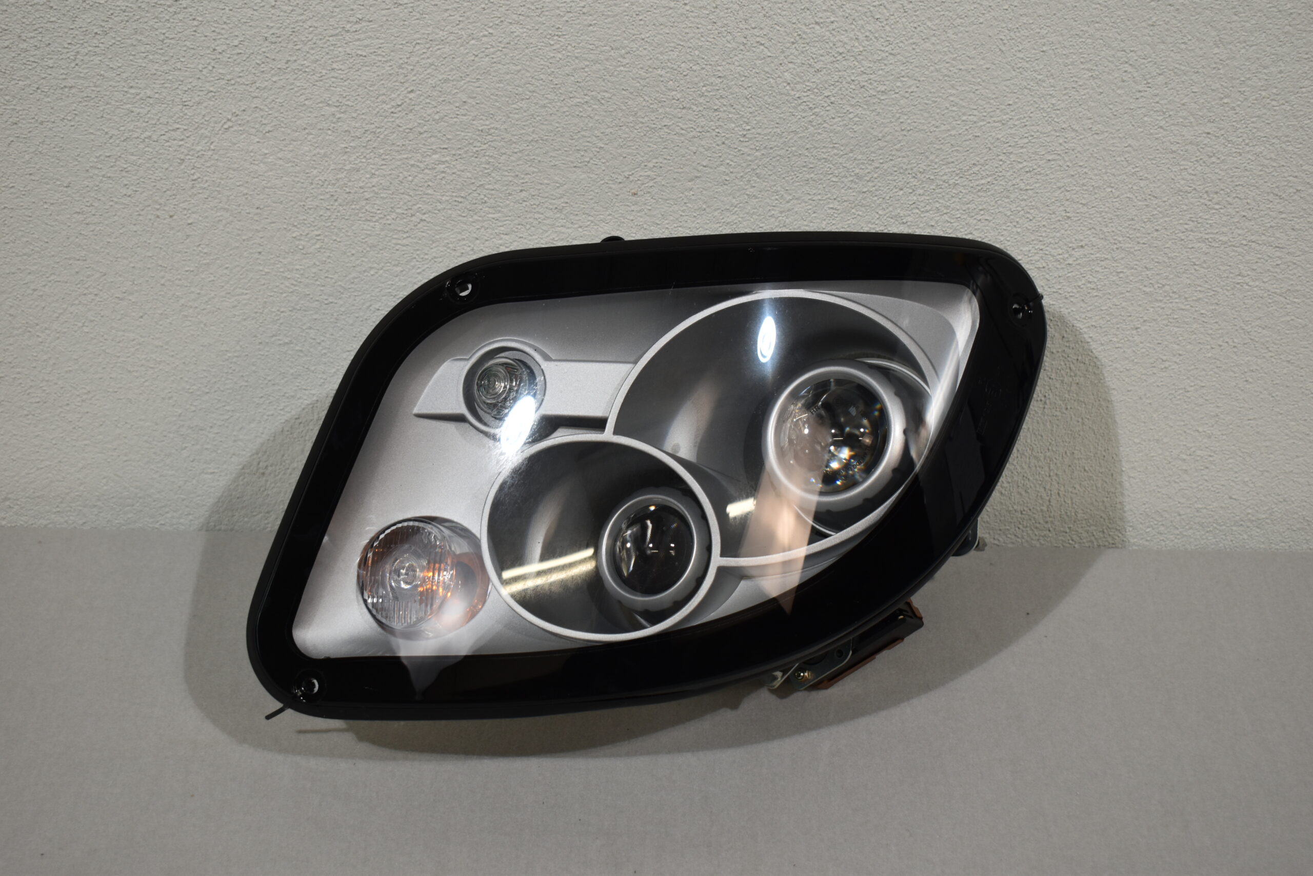 Leuchtenträger einteilig links IN3 MJ2