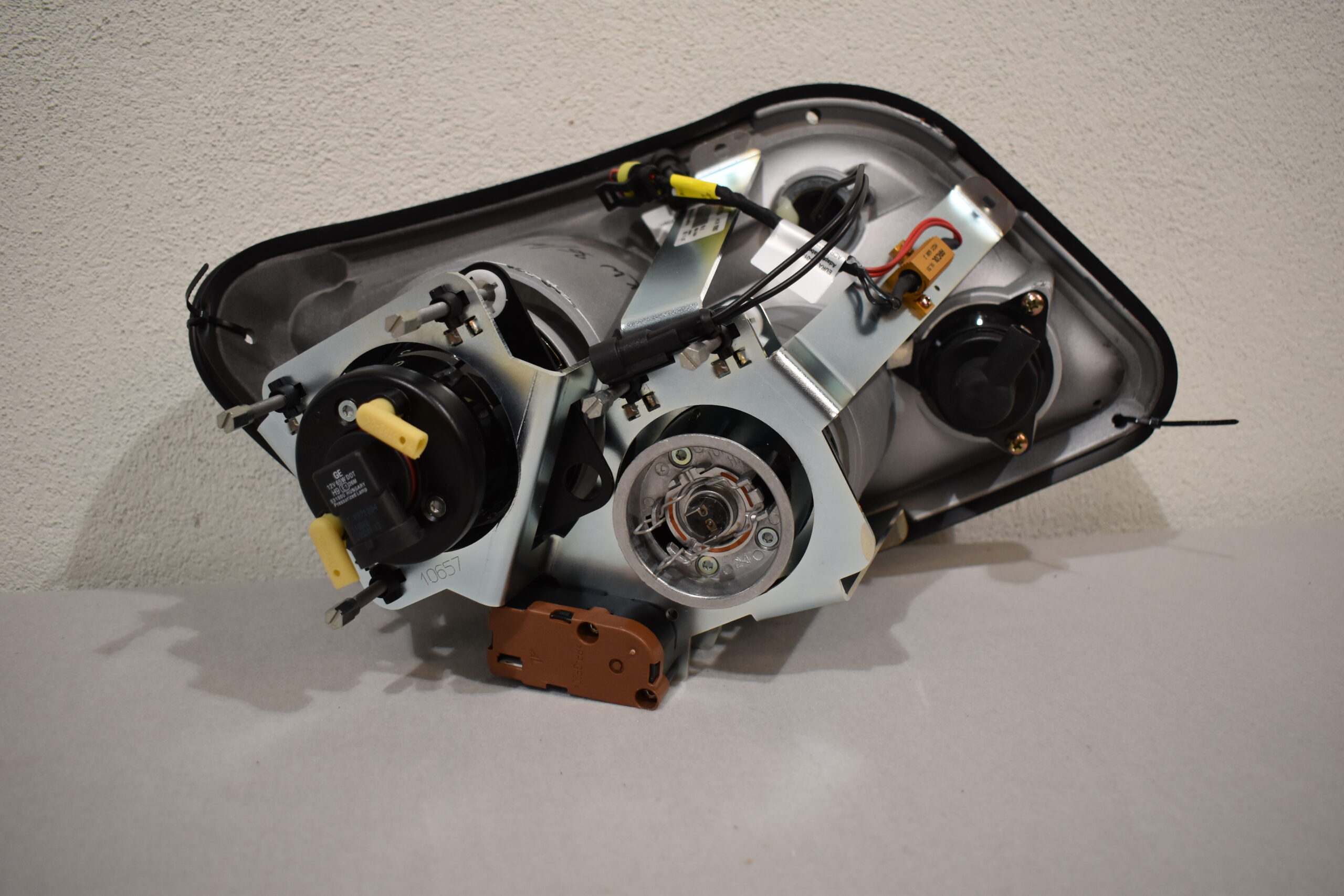 Leuchtenträger einteilig links IN3 MJ2