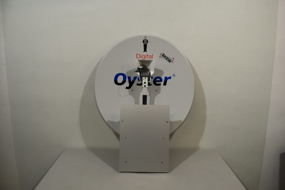 Oyster 85 Digital CI; Digital HDCI+DVB-T SKEW-Satelliten-Anlage