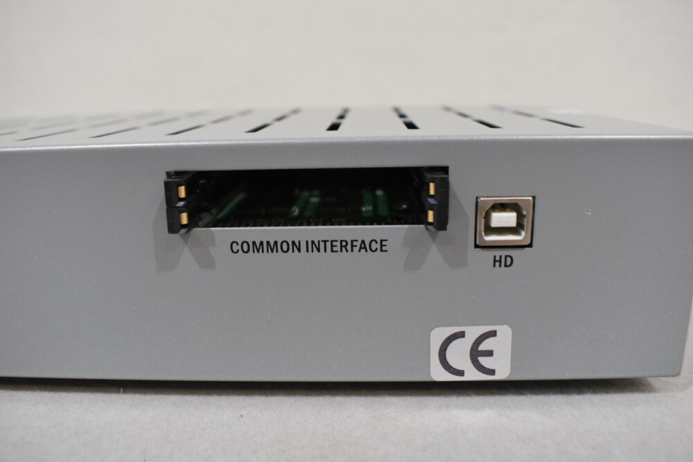 Oyster 85 Digital CI; Digital HDCI+DVB-T SKEW-Satelliten-Anlage