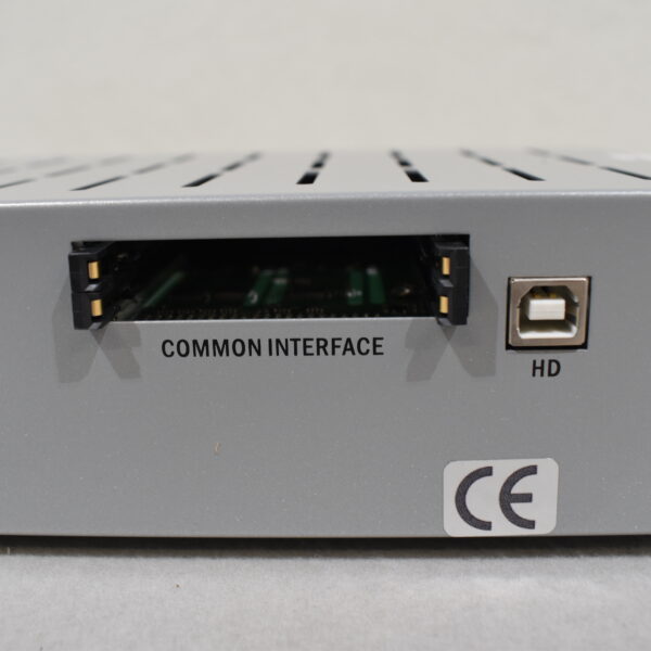 Oyster 85 Digital CI; Digital HDCI+DVB-T SKEW-Satelliten-Anlage