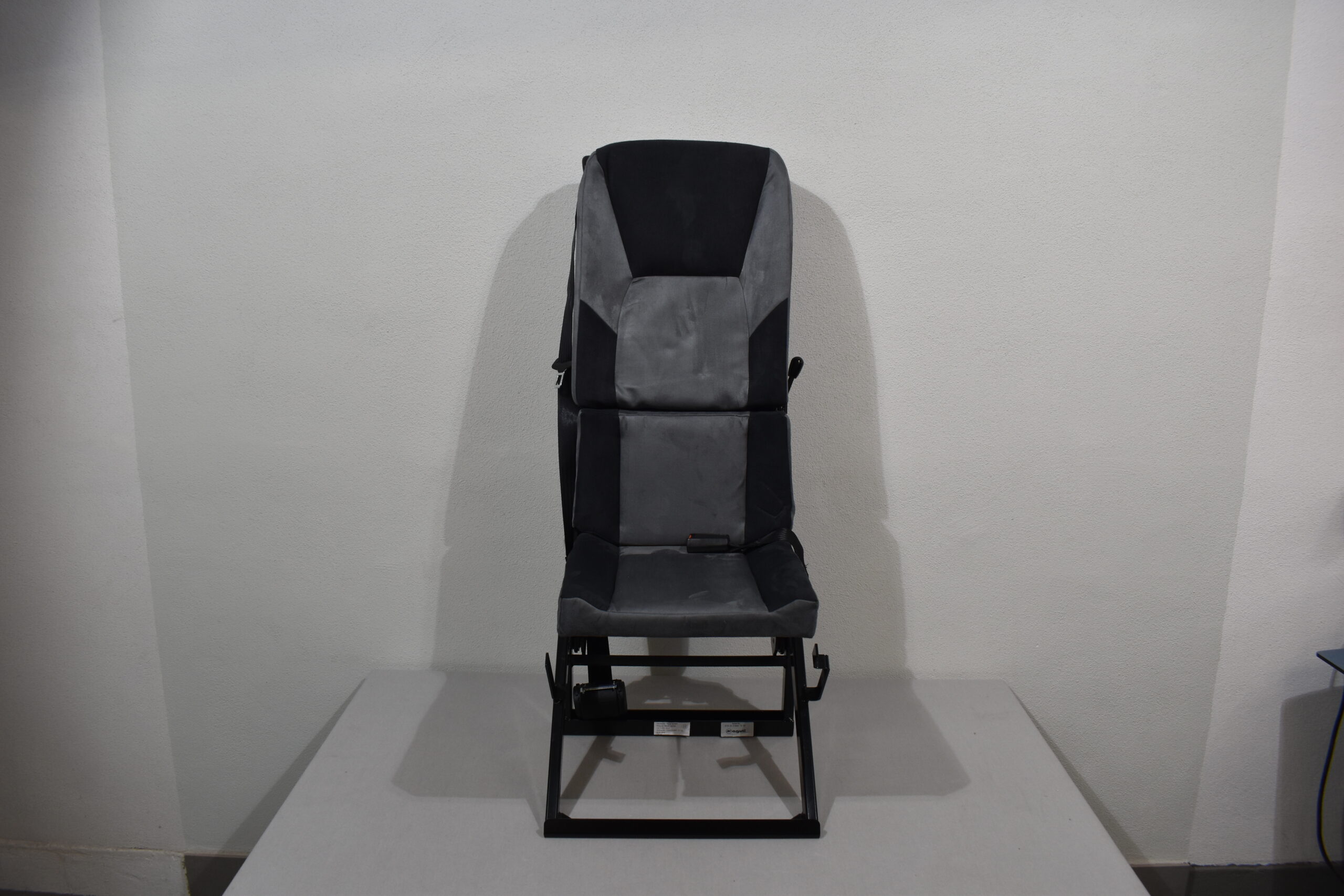 Aguti Klappsitz rechts; grau-schwarz