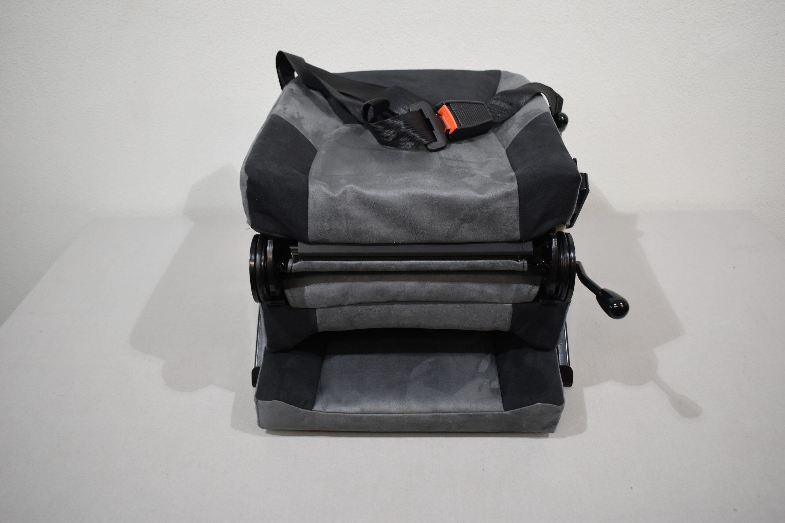 Aguti Klappsitz rechts; grau-schwarz