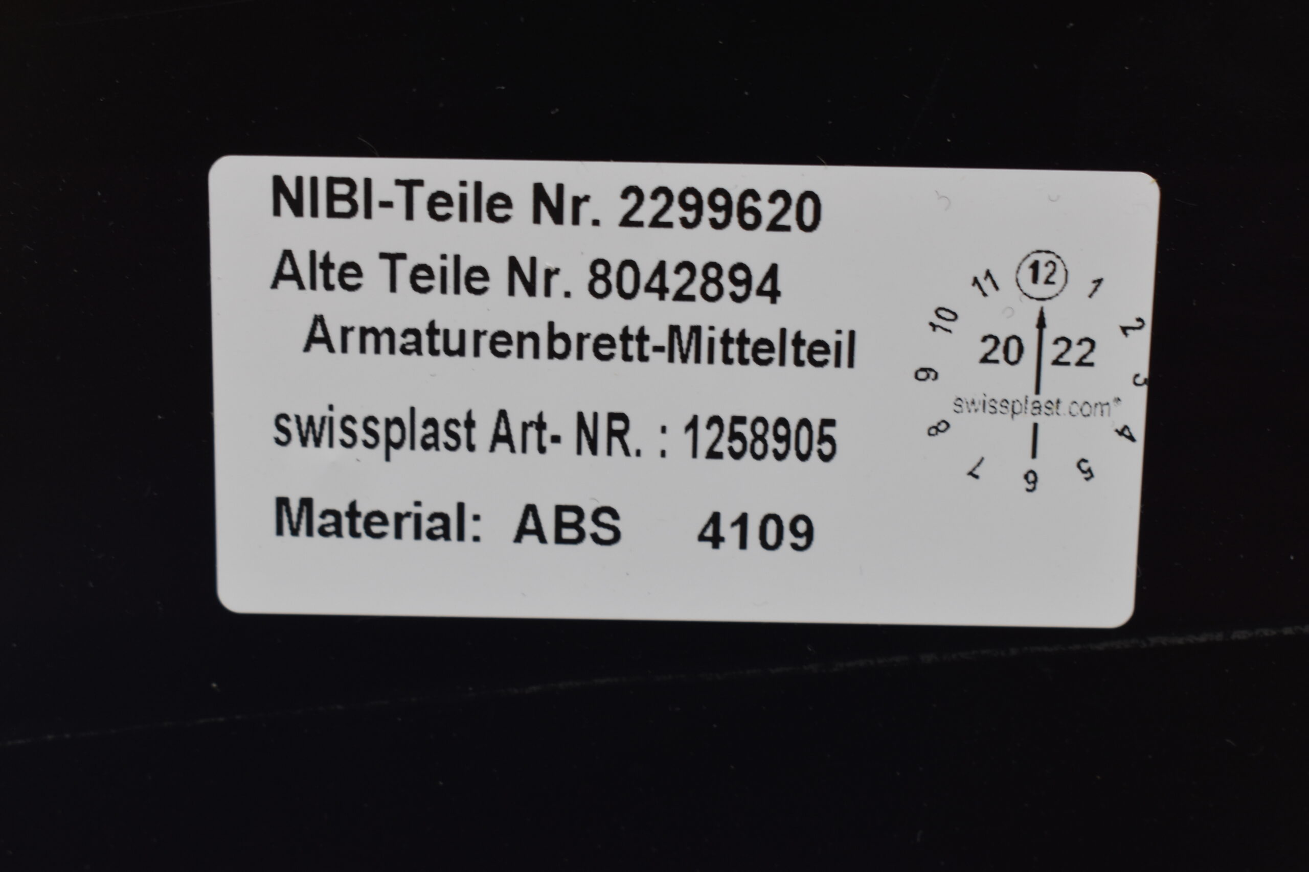 Armaturenbrett-Mittelteil 1235x300mm; schwarz