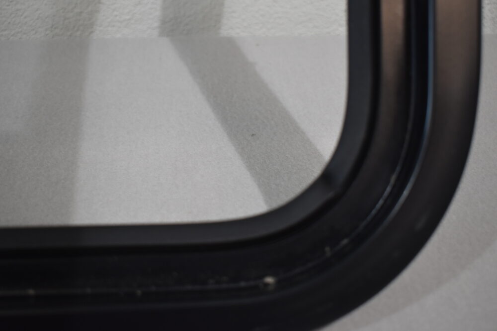 Mekuwa Echtglas Ausstellfenster 1000x600mm; schwarz