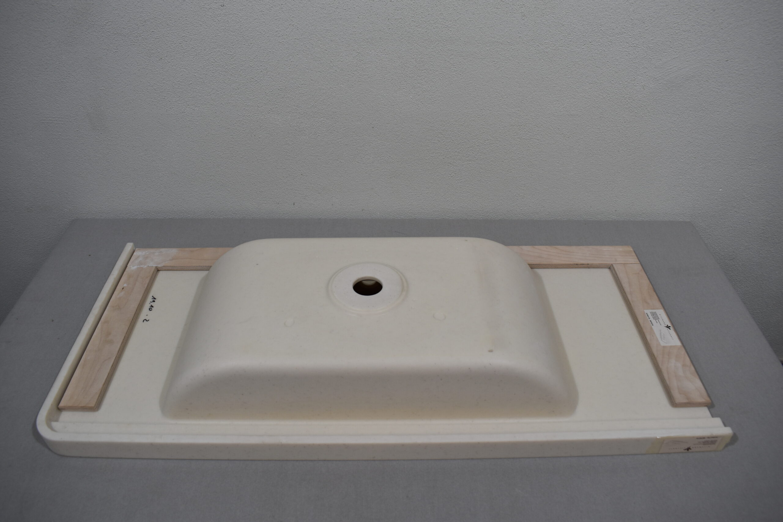 Waschbeckenplatte 1026x470x143,5mm; Steinzug