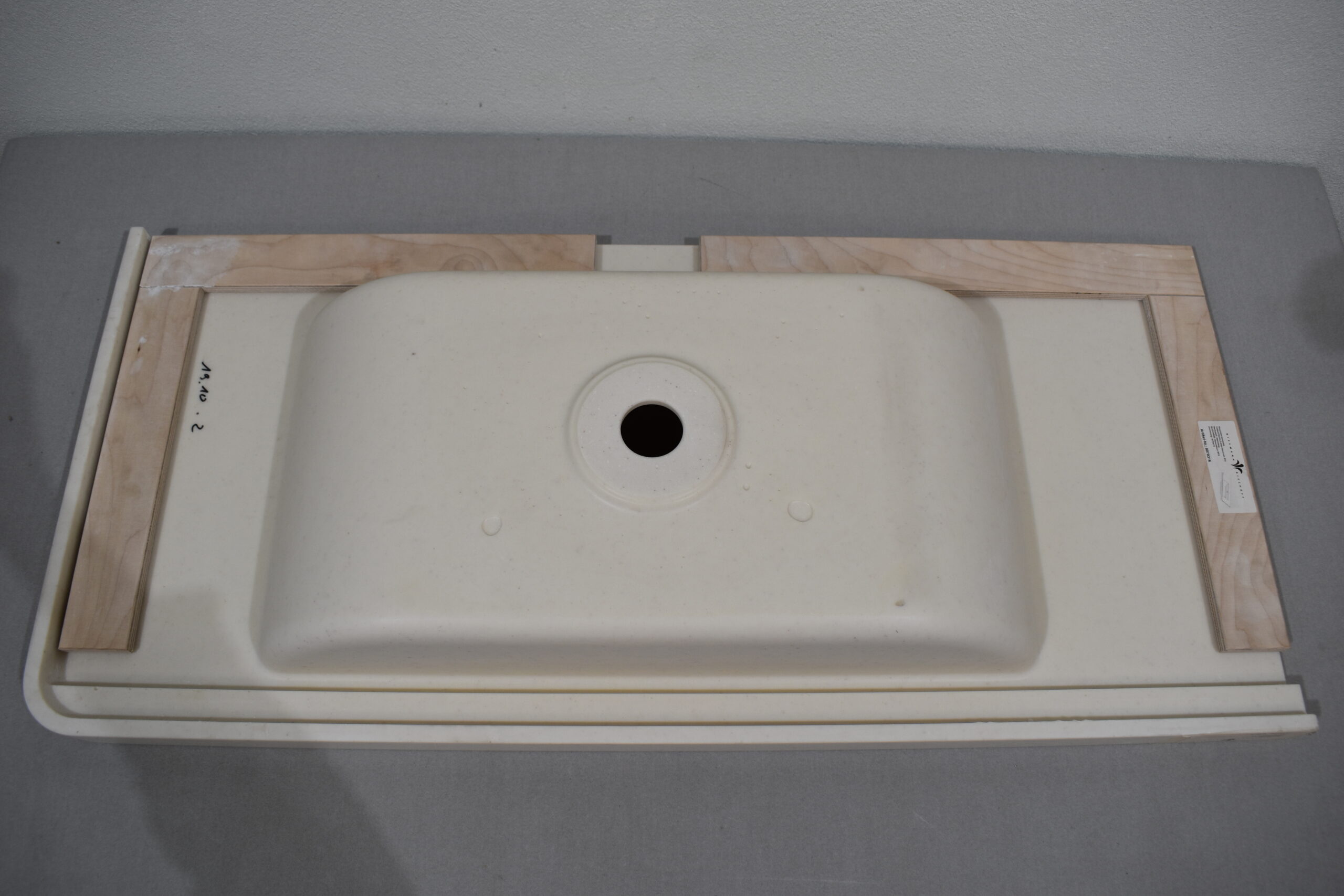 Waschbeckenplatte 1026x470x143,5mm; Steinzug