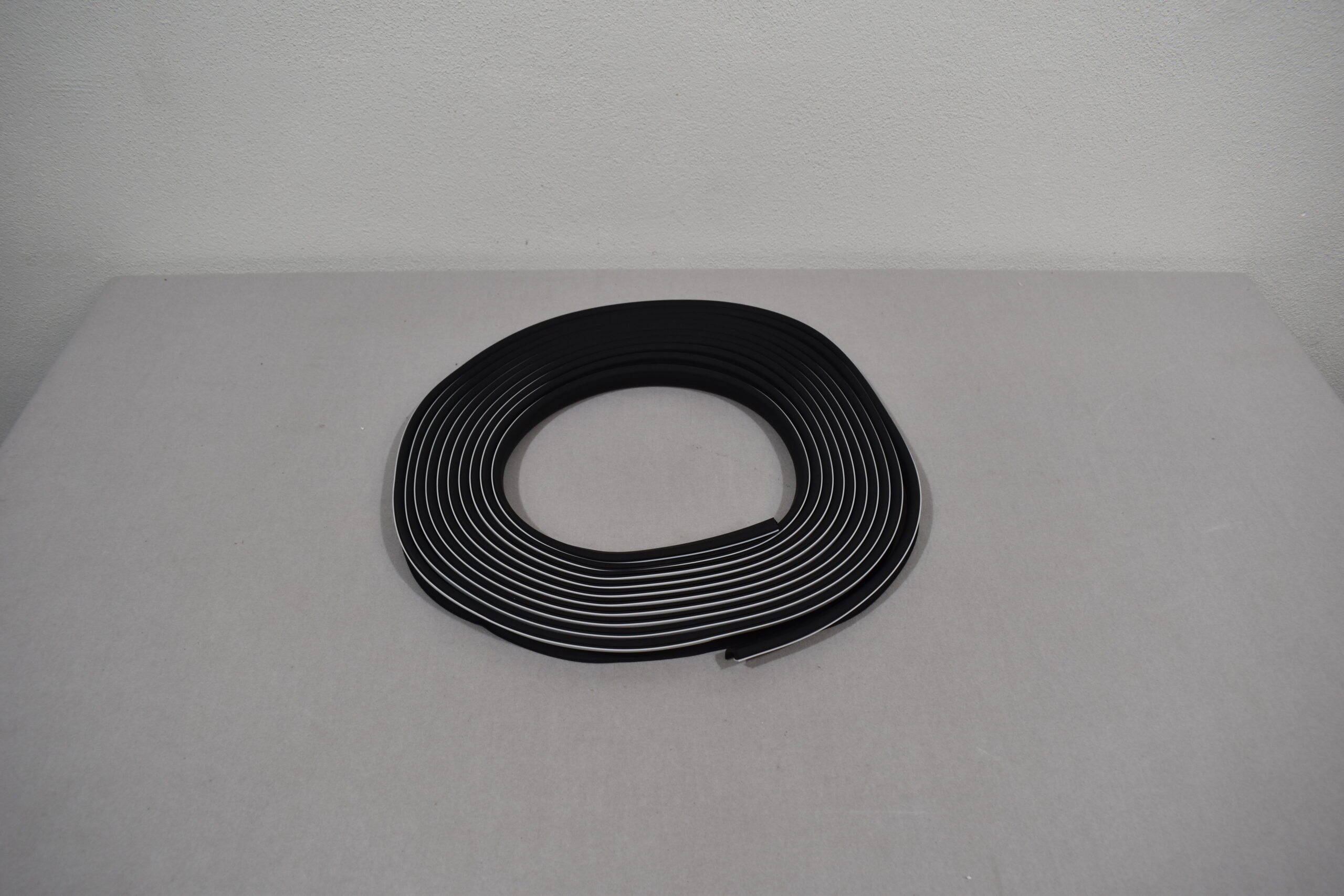 Mekuwa Poliplastic Gummiprofil für Ausstellfenster