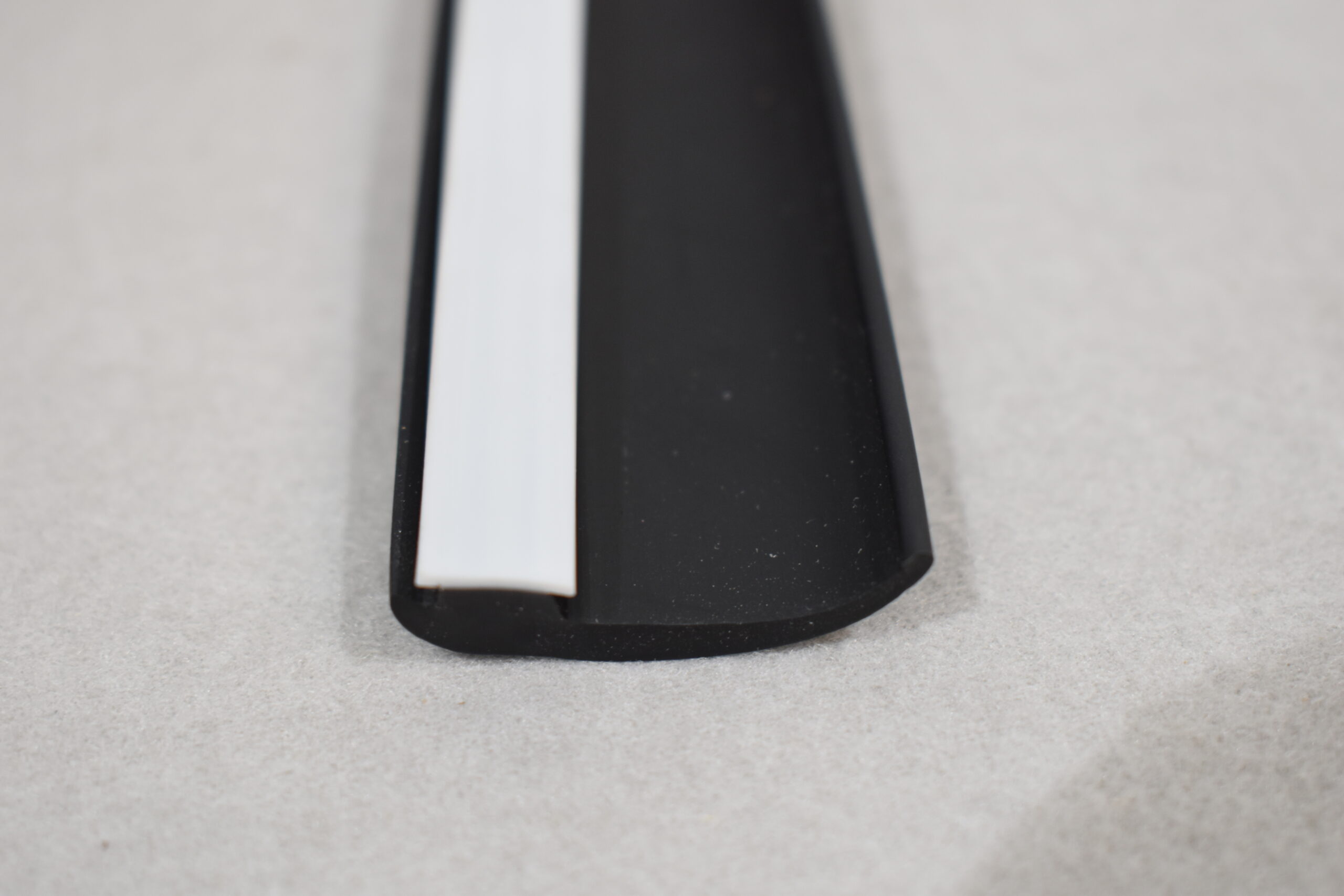 Mekuwa Poliplastic Gummiprofil für Ausstellfenster