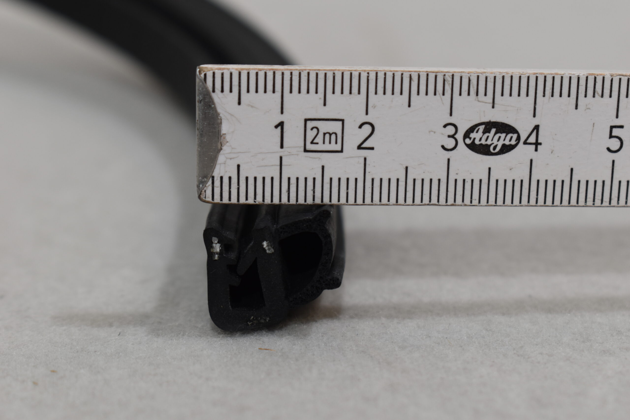 Dichtprofil / Kantenschutz A1 550NBR