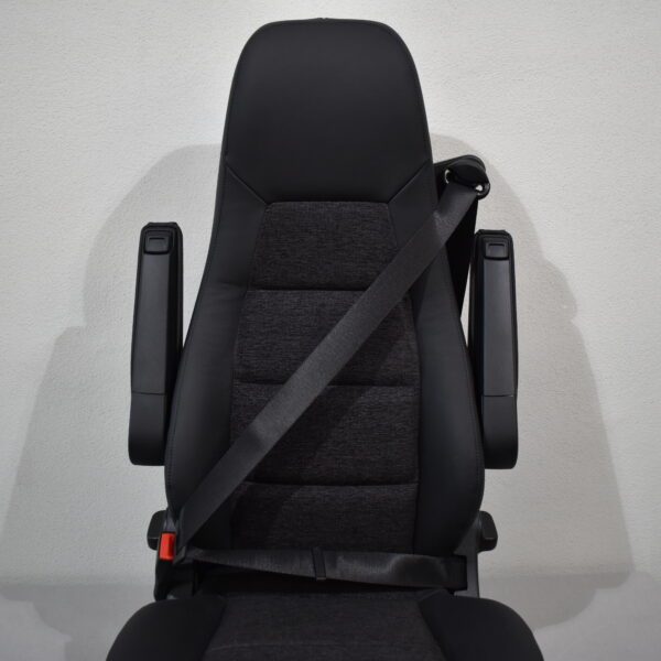 Aguti Fahrersitz Gis-Lounge F; schwarz (Kunstleder)/grau (Stoff)
