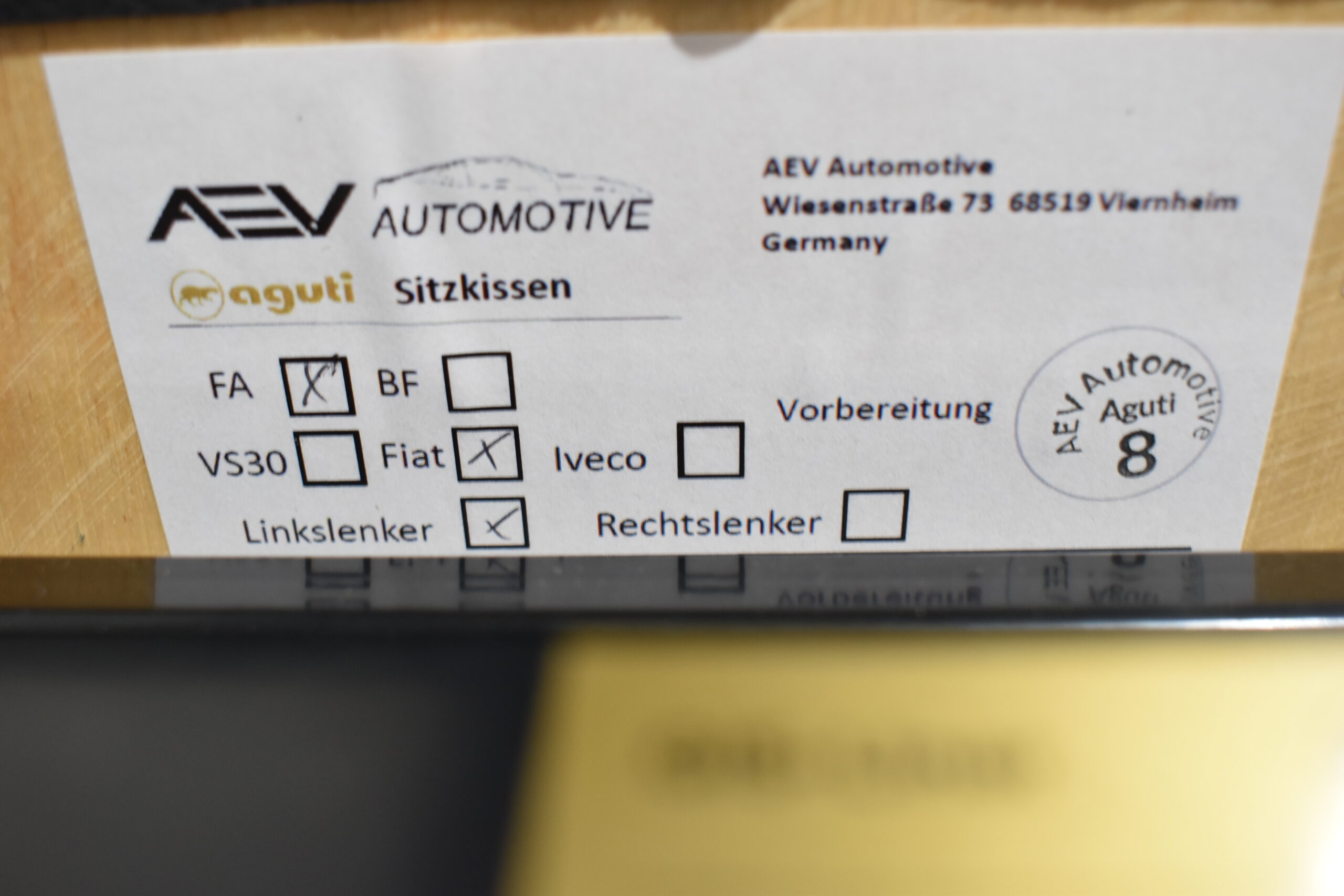 Aguti Fahrersitz Gis-Lounge F; schwarz (Kunstleder)/grau (Stoff)