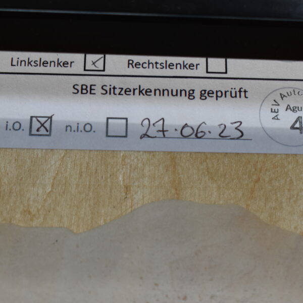 Aguti Fahrersitz Gis-Lounge F; schwarz (Kunstleder)/grau (Stoff)