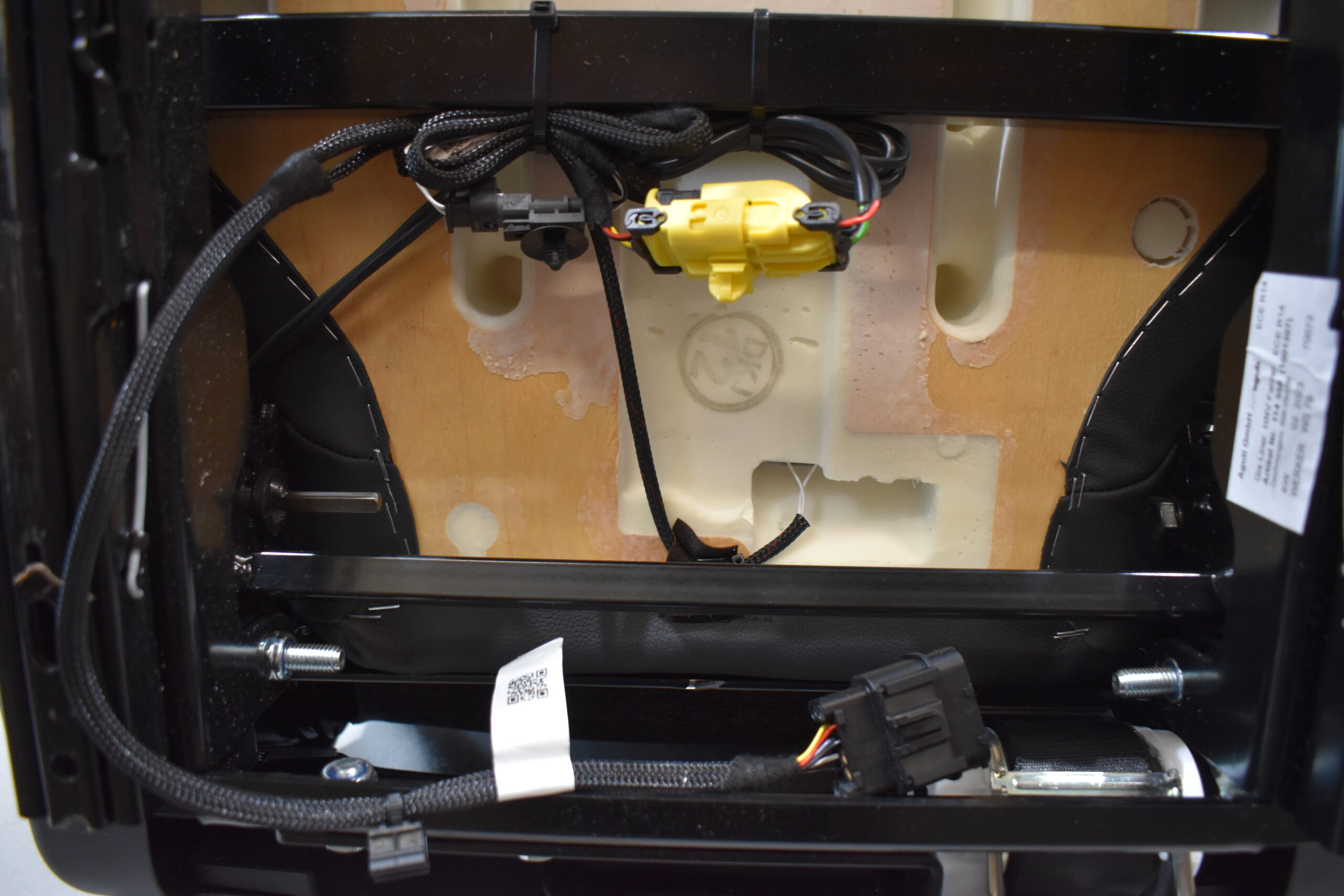 Aguti Fahrersitz Gis-Lounge F; schwarz (Kunstleder)/grau (Stoff)