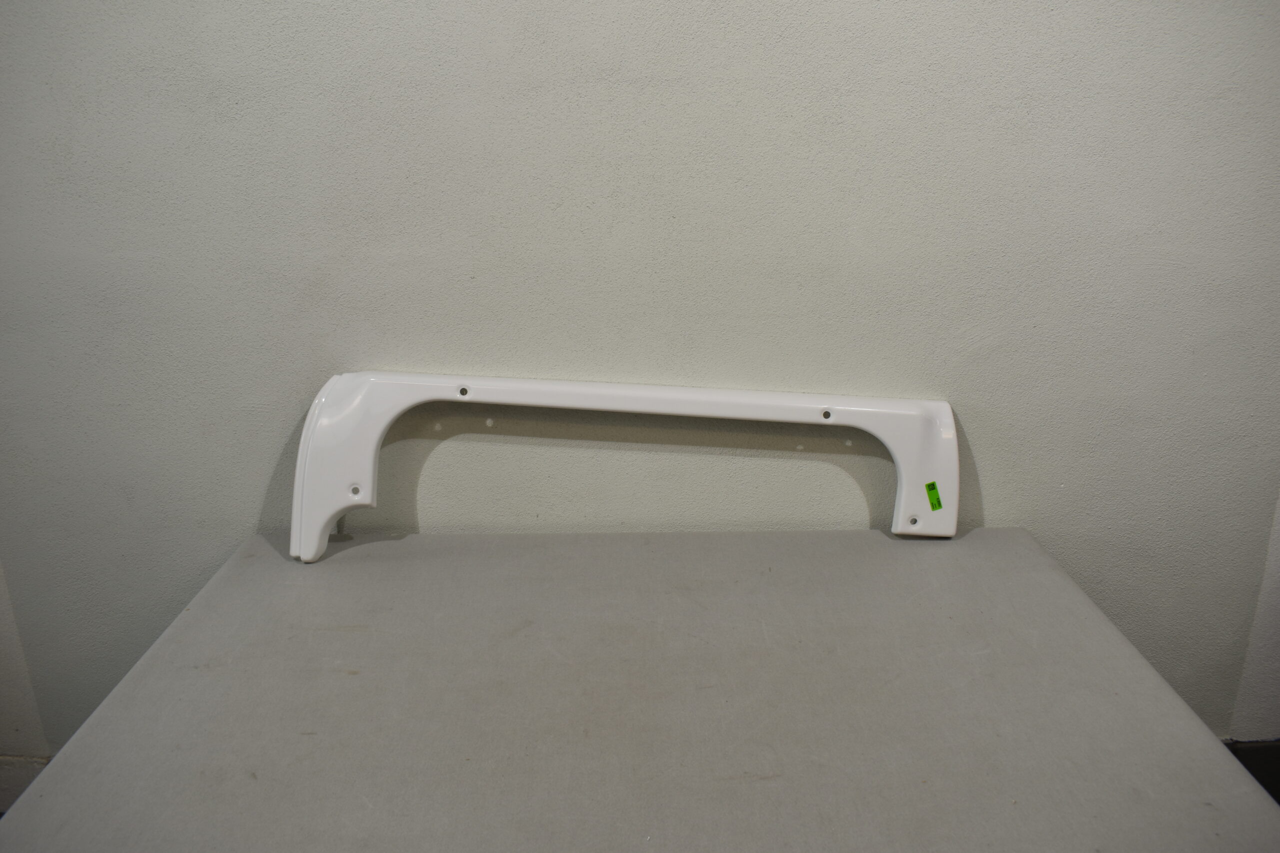 Bürstner Schürze links; weiß