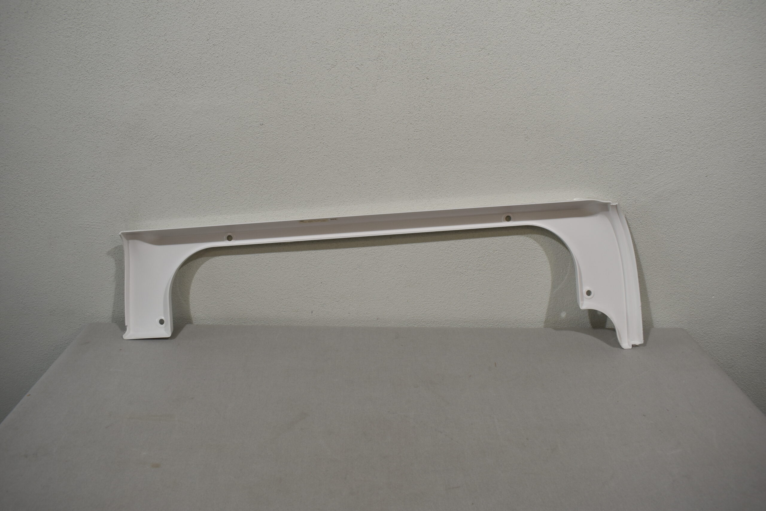 Bürstner Schürze links; weiß