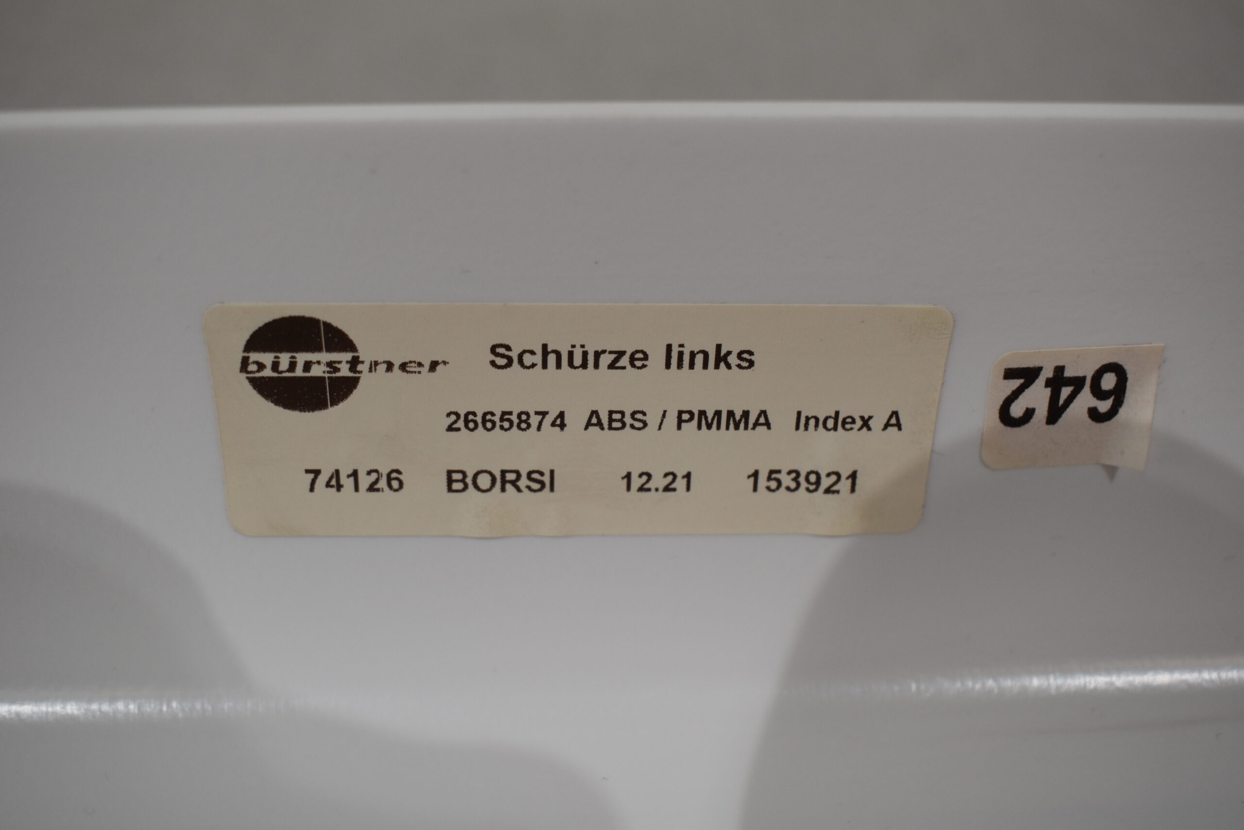 Bürstner Schürze links; weiß