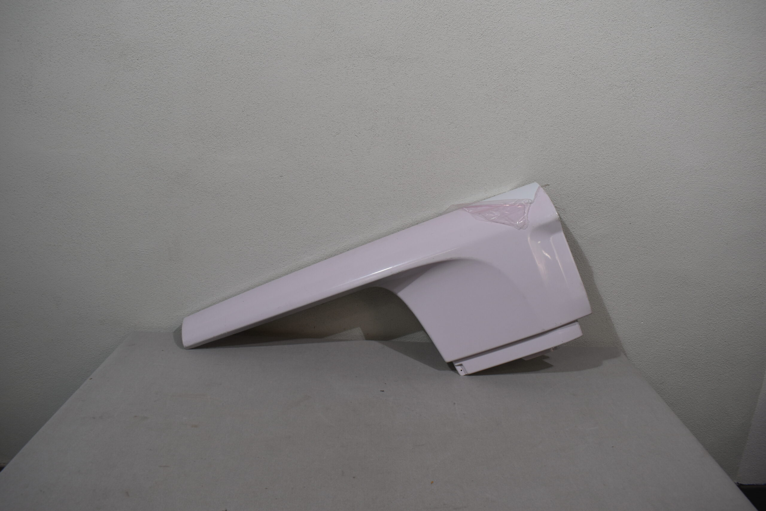 Knaus Anschluss Fender, Bug rechts