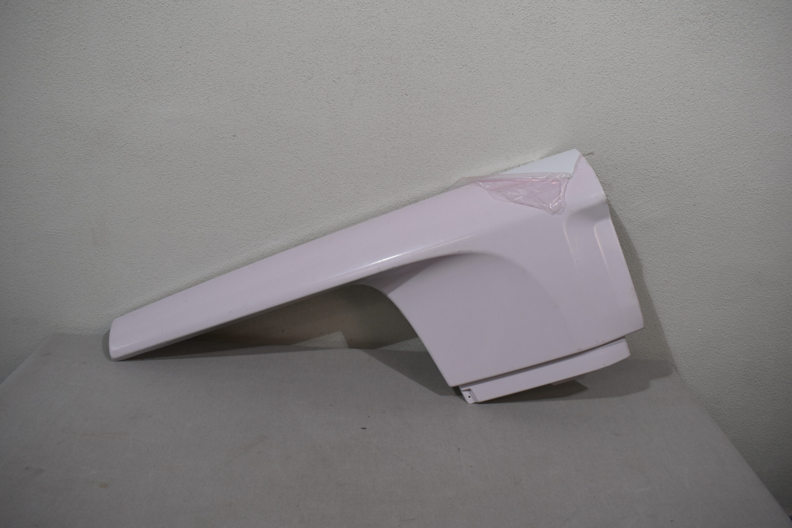 Knaus Anschluss Fender, Bug rechts