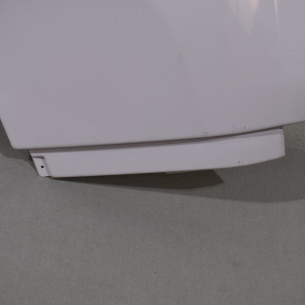 Knaus Anschluss Fender, Bug rechts