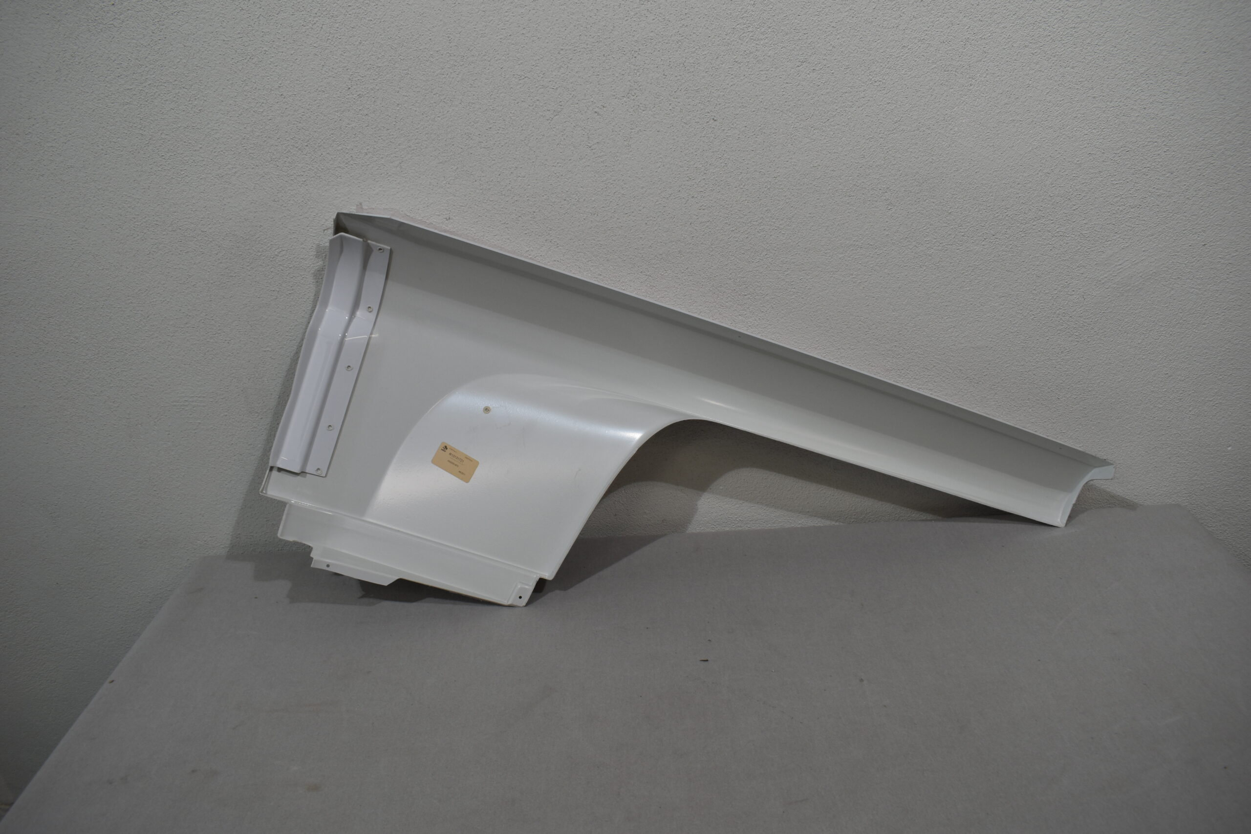 Knaus Anschluss Fender, Bug rechts