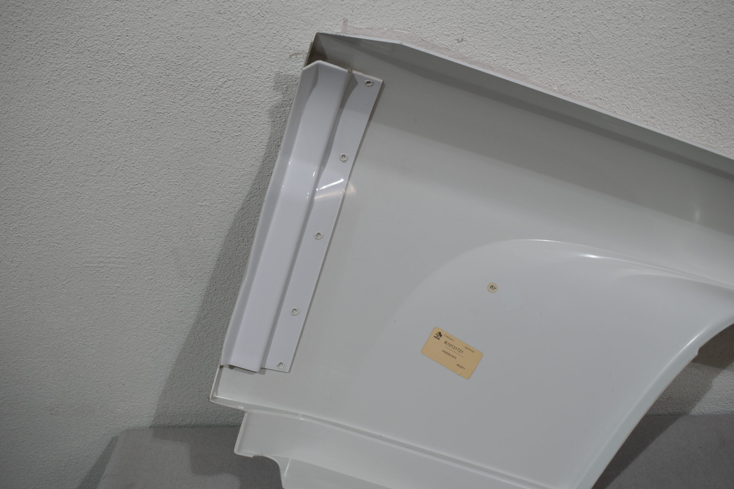 Knaus Anschluss Fender, Bug rechts