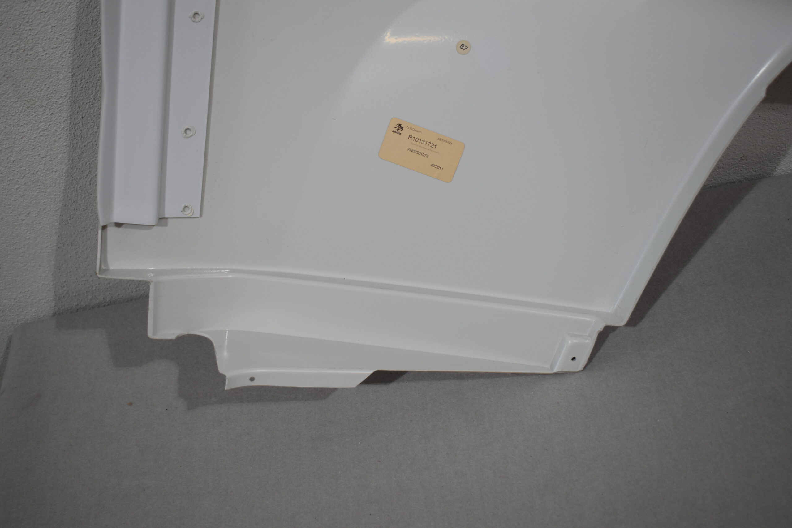 Knaus Anschluss Fender, Bug rechts