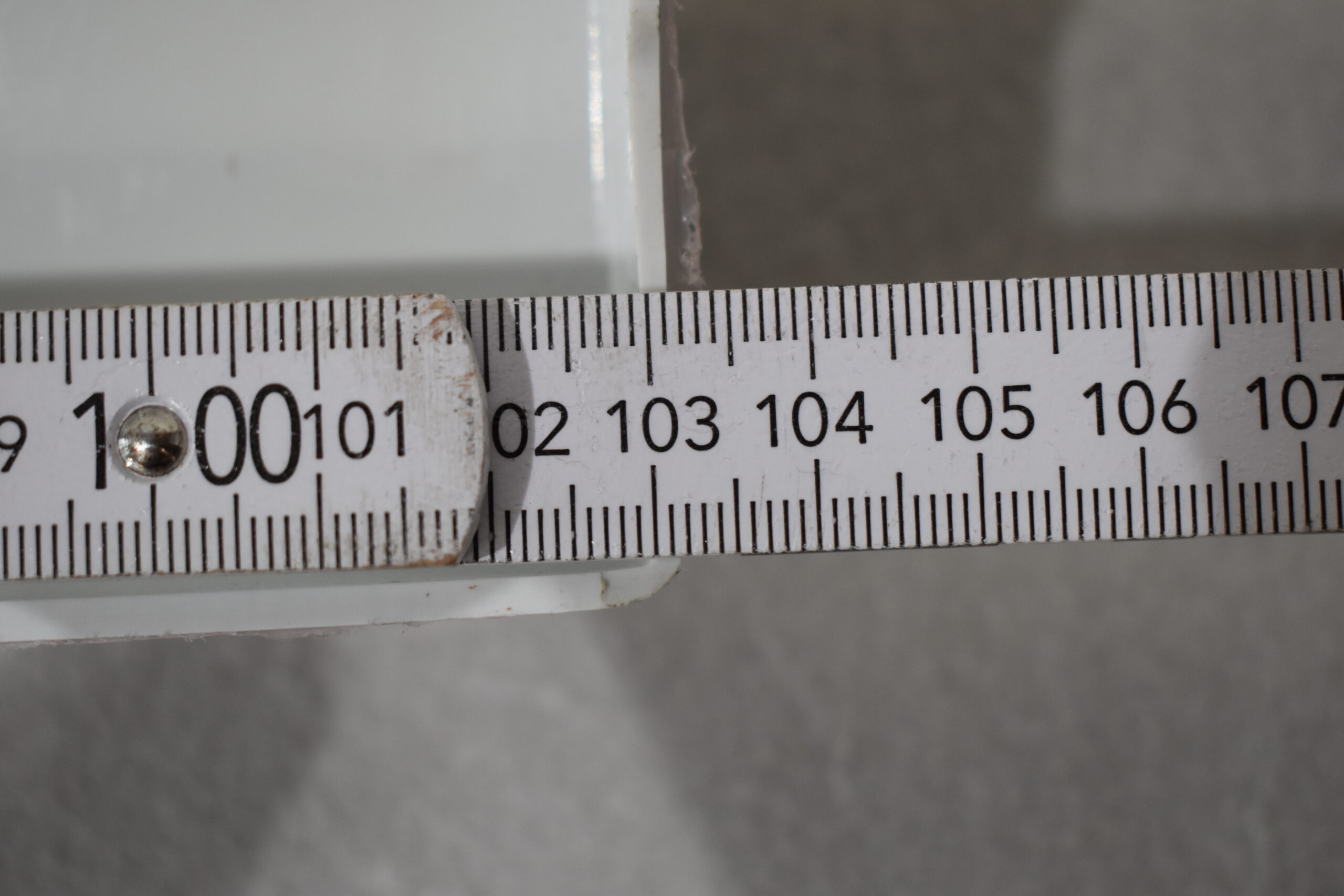 Knaus Anschluss Fender, Bug rechts