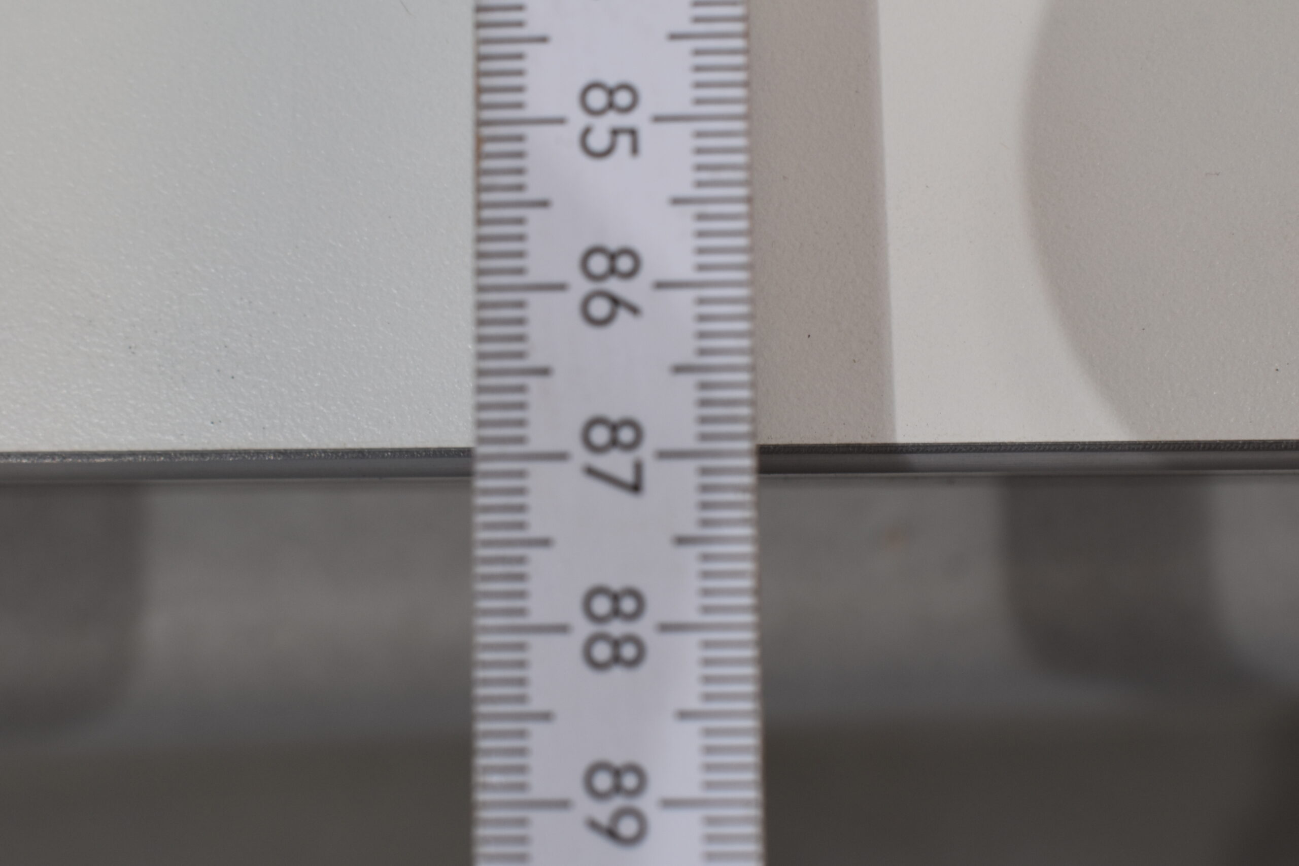 Tischplatte 39x870x640mm; weiß/dunkel braun