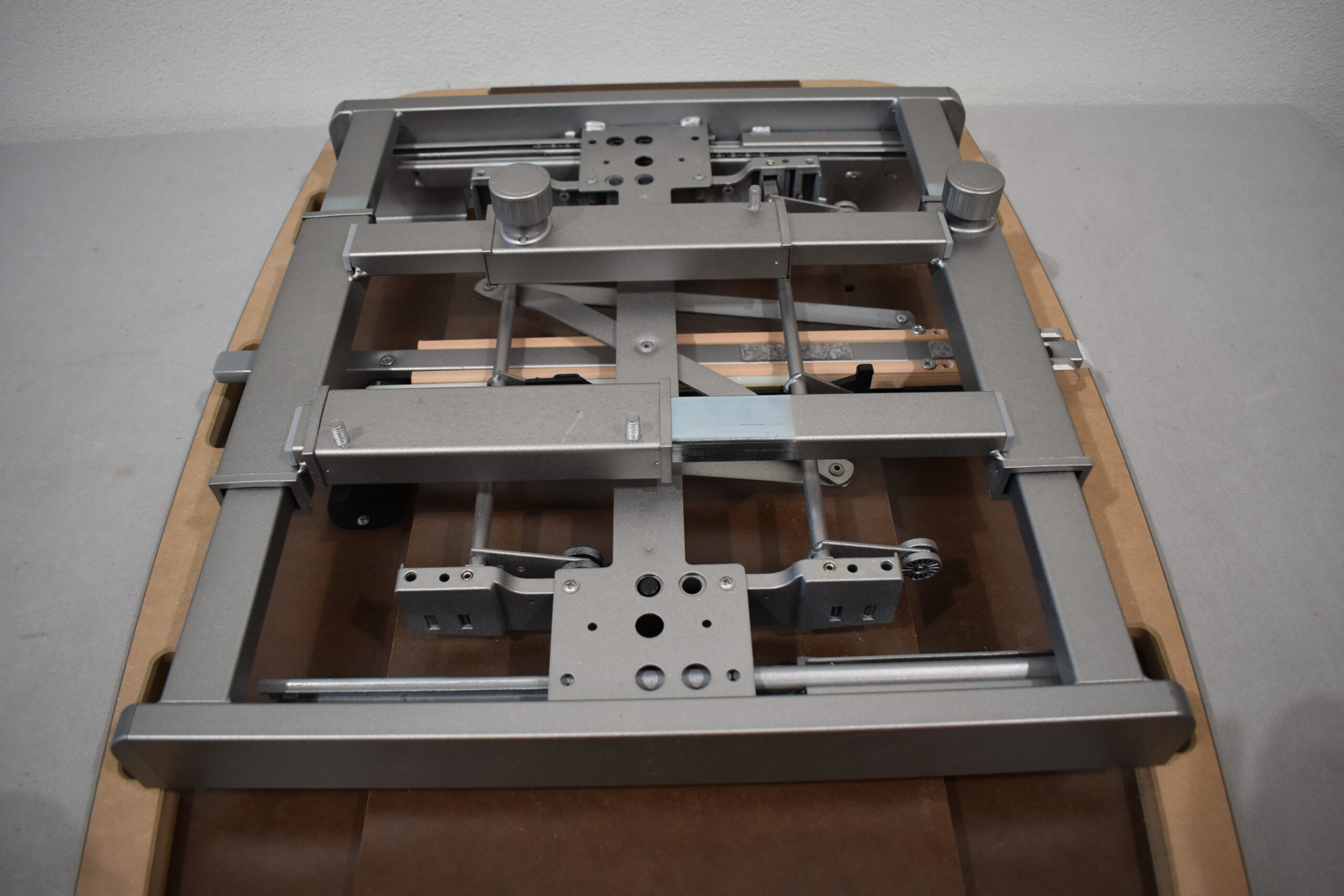 Tischplatte 39x870x640mm; weiß/dunkel braun