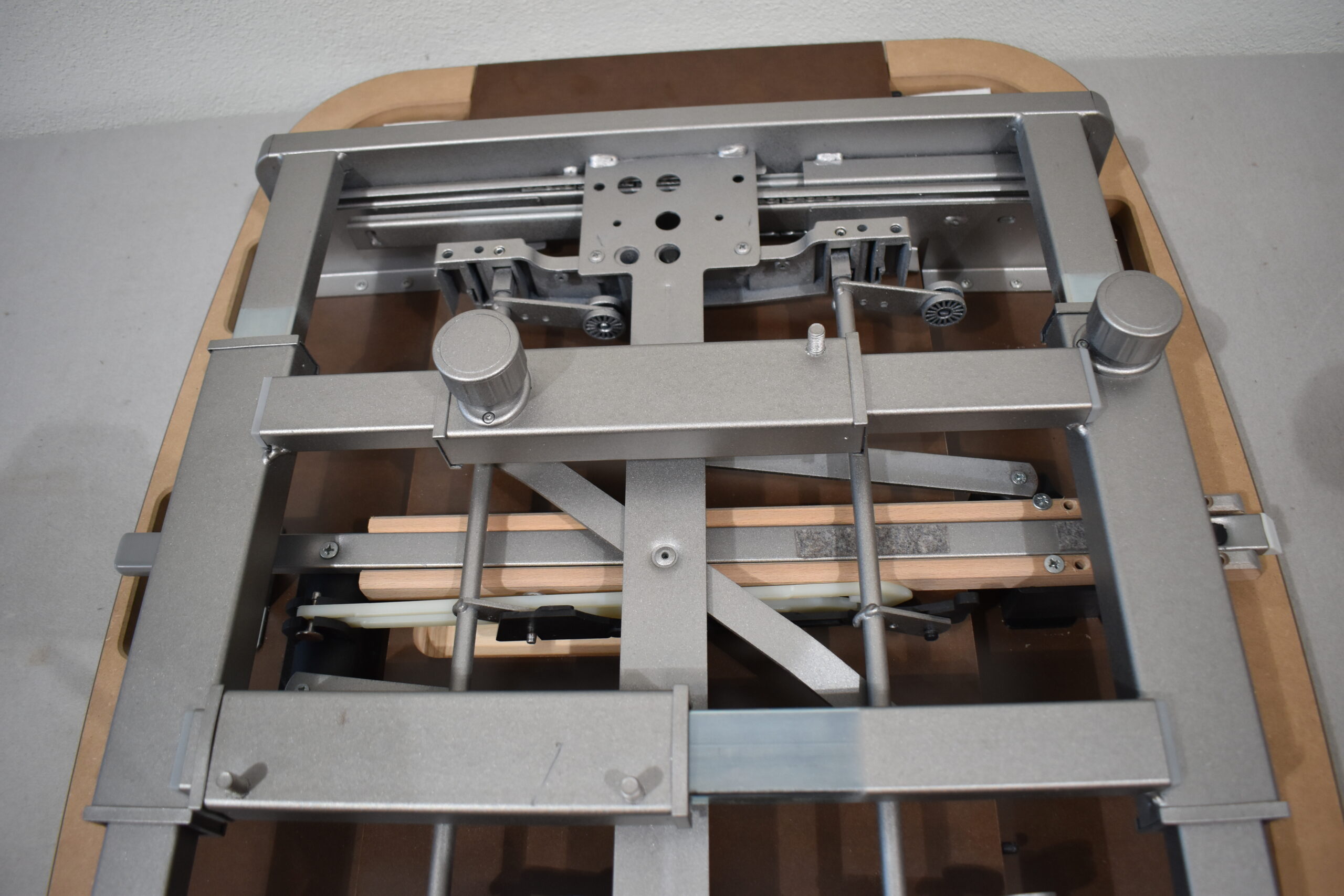 Tischplatte 39x870x640mm; weiß/dunkel braun