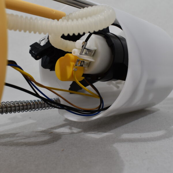 Hella Kraftstoffpumpeneinheit Typ: 8TF 358.106-051