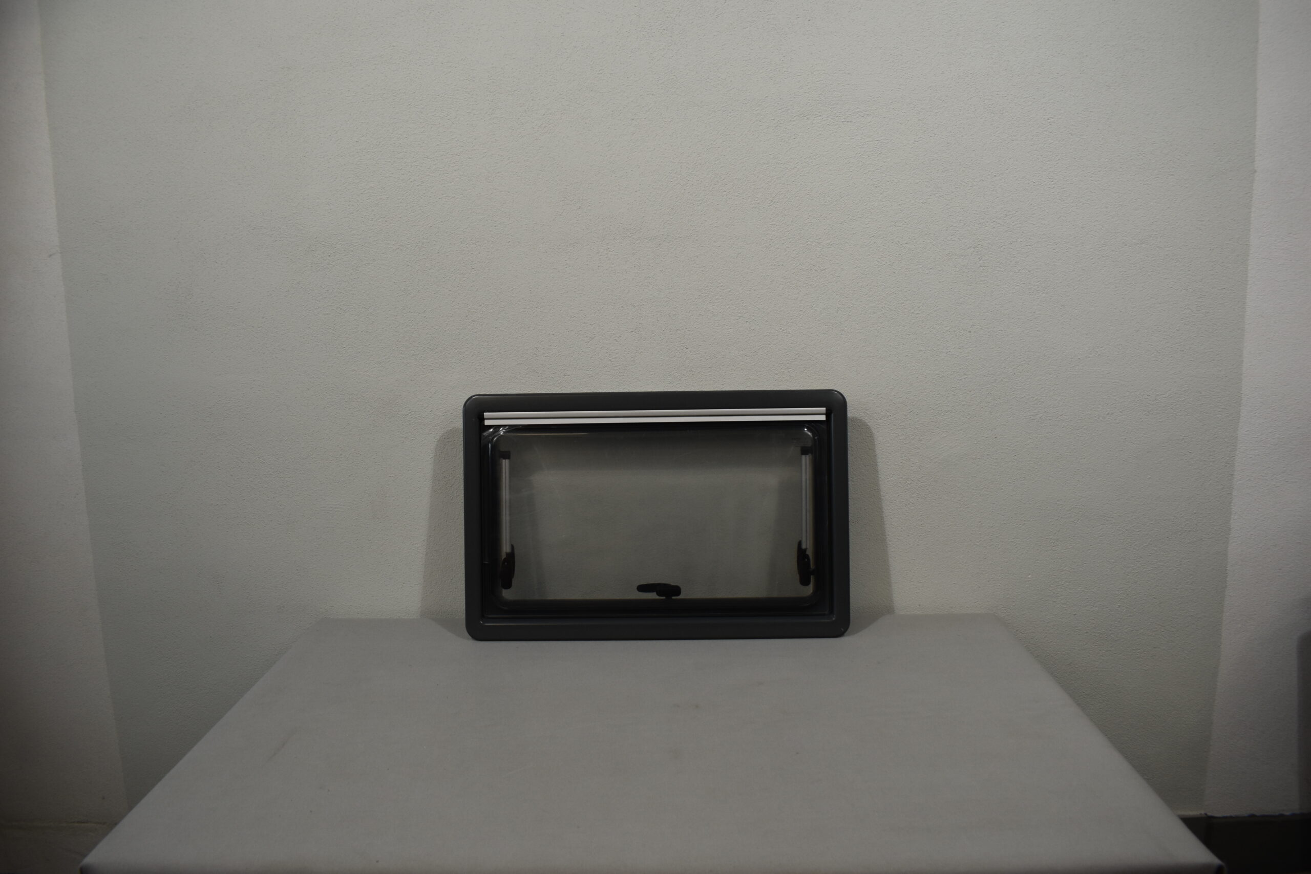 Dometic S4 Ausstellfenster 700x450mm; dunkel grau