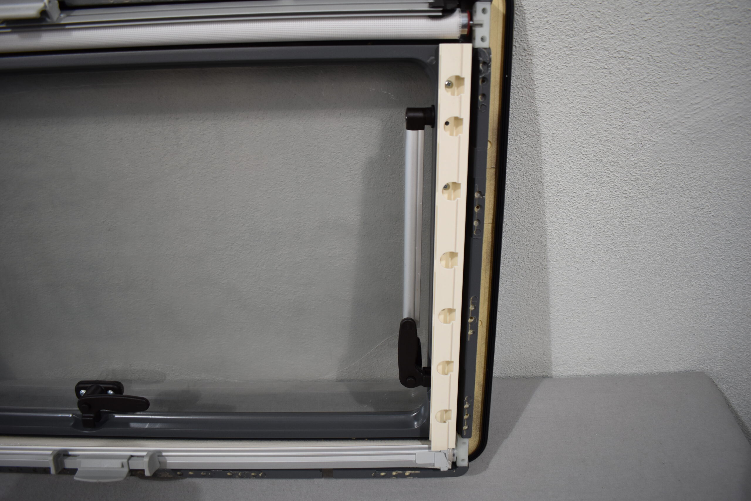 Dometic S4 Ausstellfenster 700x450mm; dunkel grau