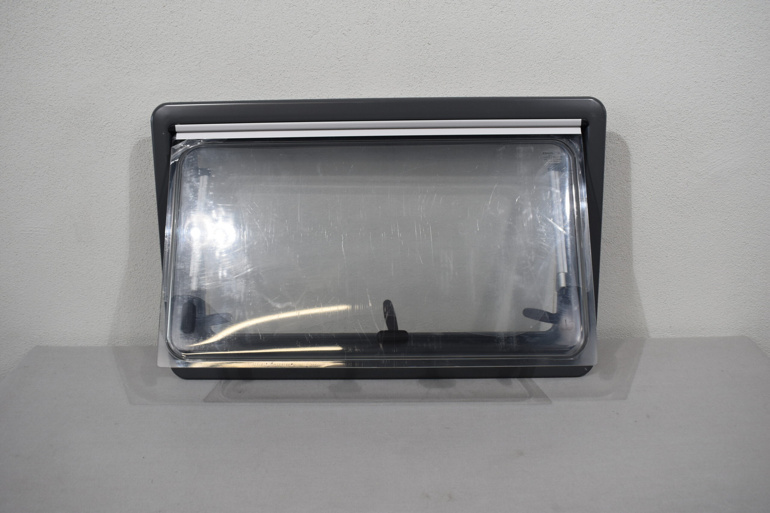 Dometic S4 Ausstellfenster 700x450mm; dunkel grau