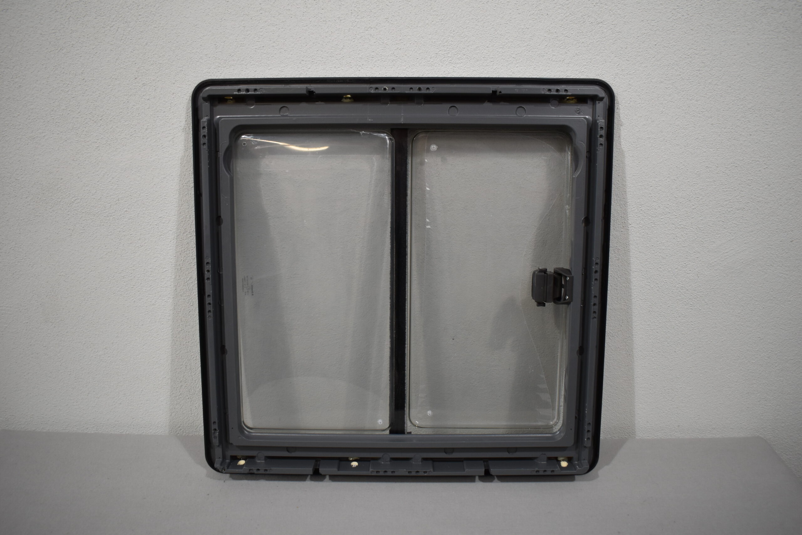 Dometic Schiebefenster 600x600mm; dunkel grau