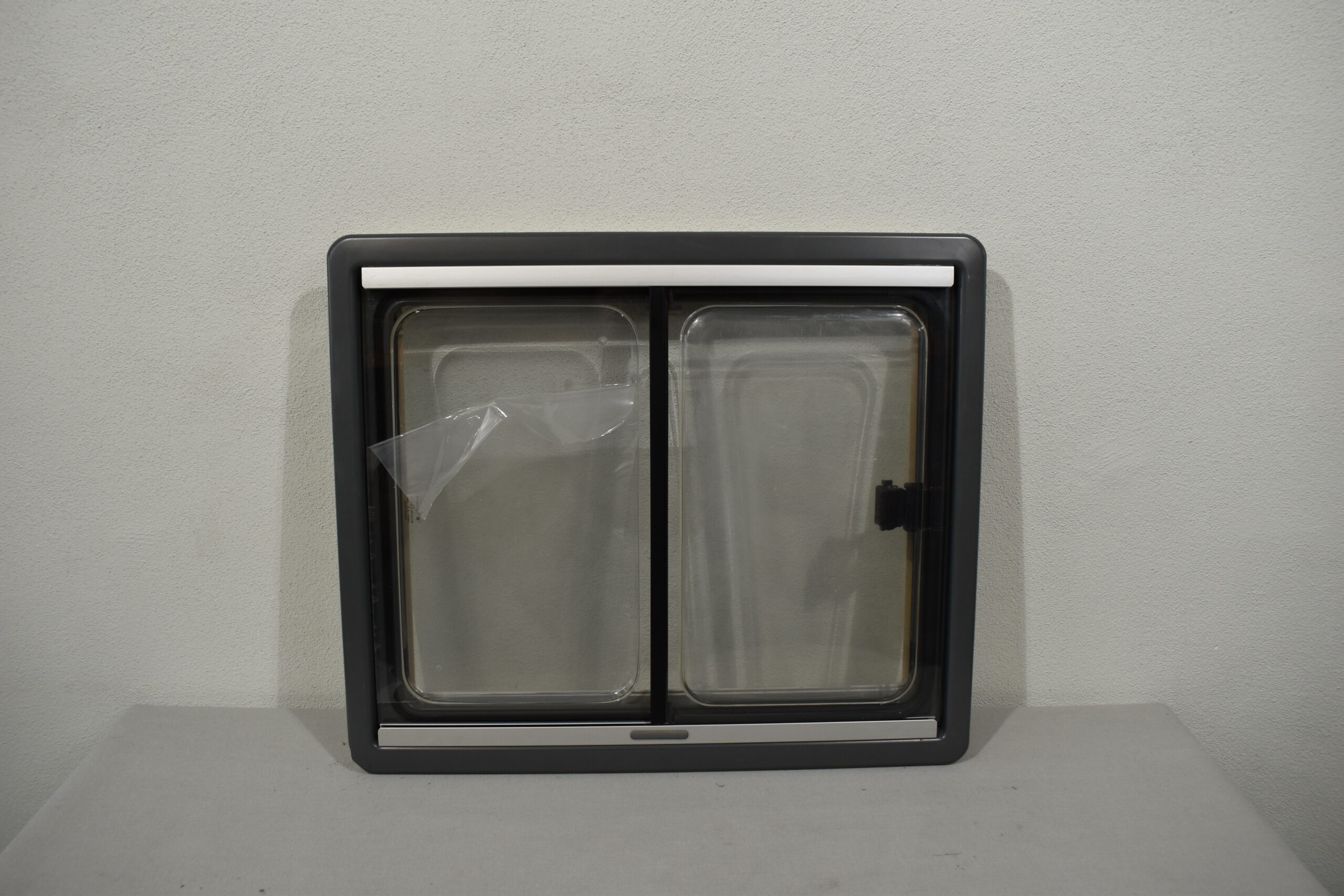Dometic Schiebefenster 700x600mm; dunkel grau