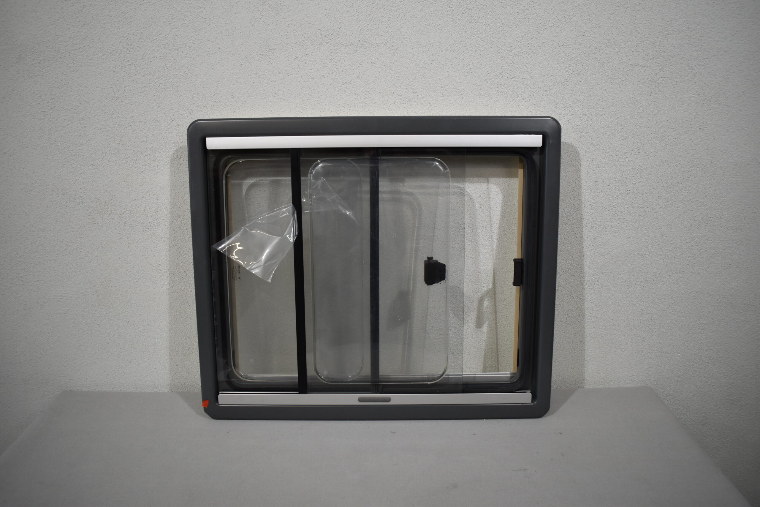 Dometic Schiebefenster 700x600mm; dunkel grau