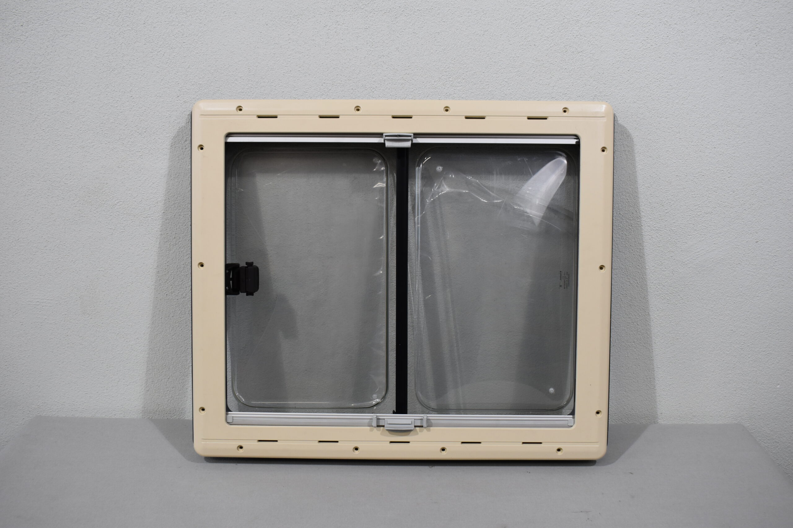 Dometic Schiebefenster 700x600mm; dunkel grau